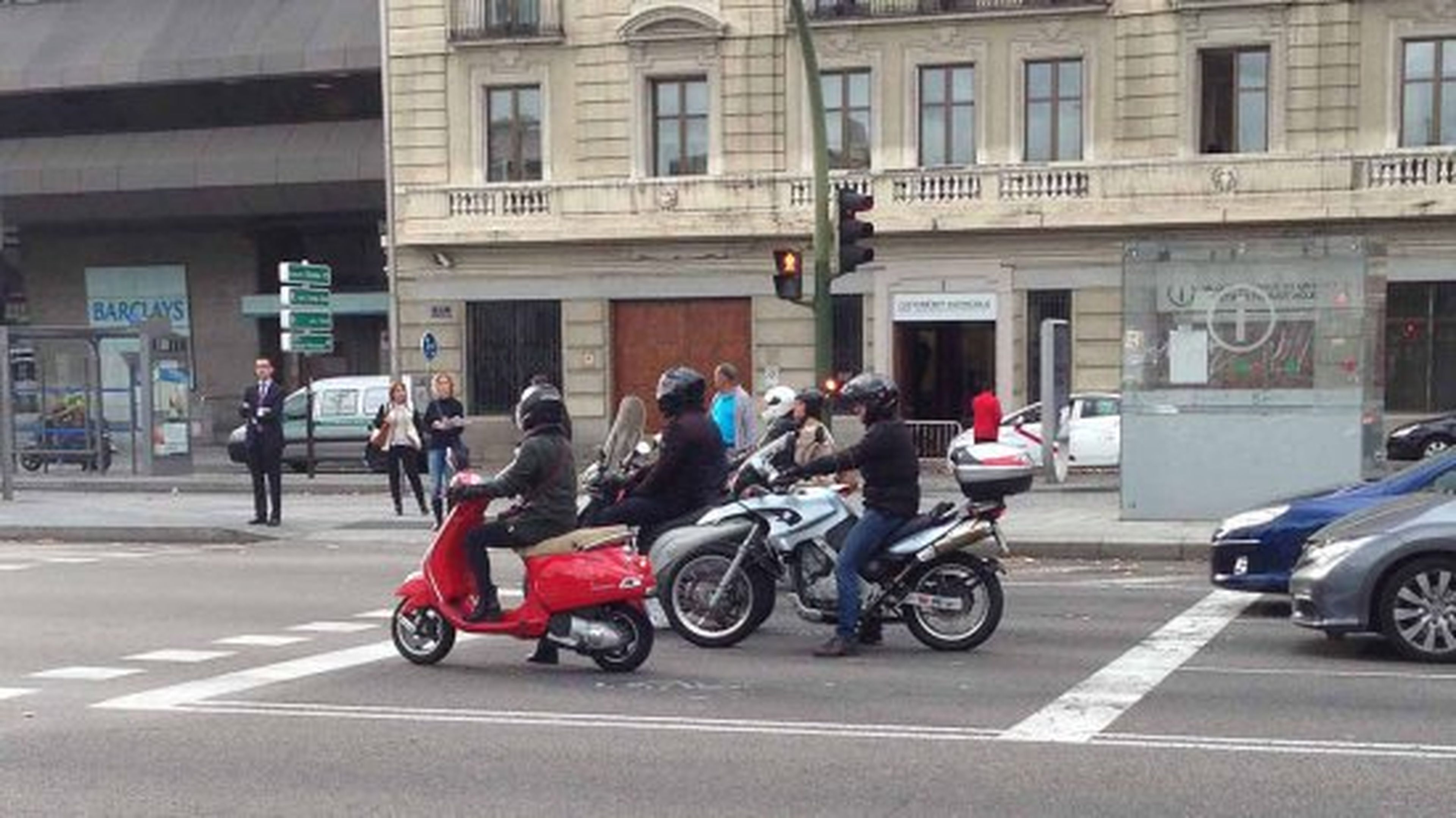 Madrid, alerta antipolución: ¿qué puedes hacer en moto?