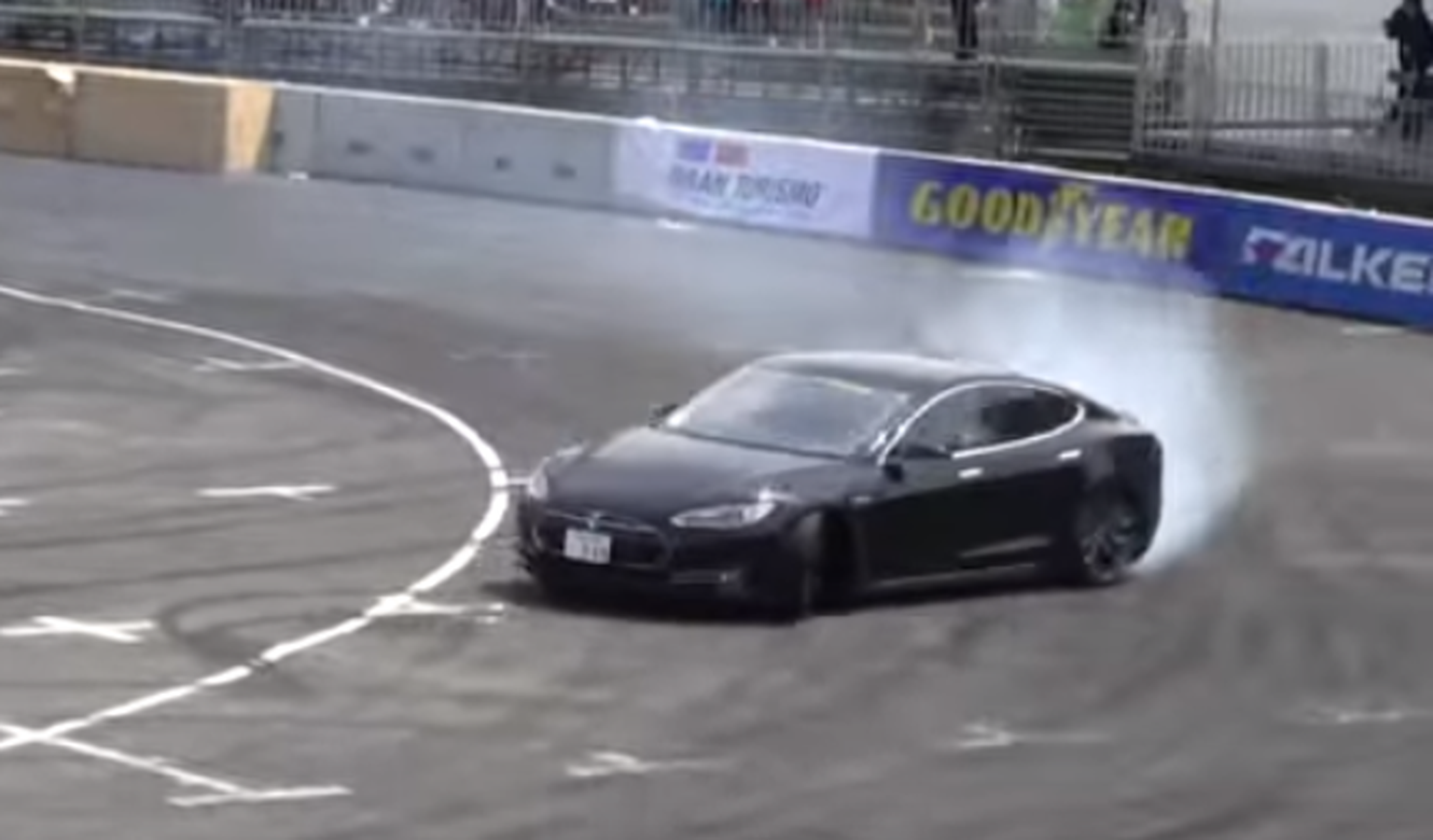 El 'drift' silencioso del Tesla Model S P85+