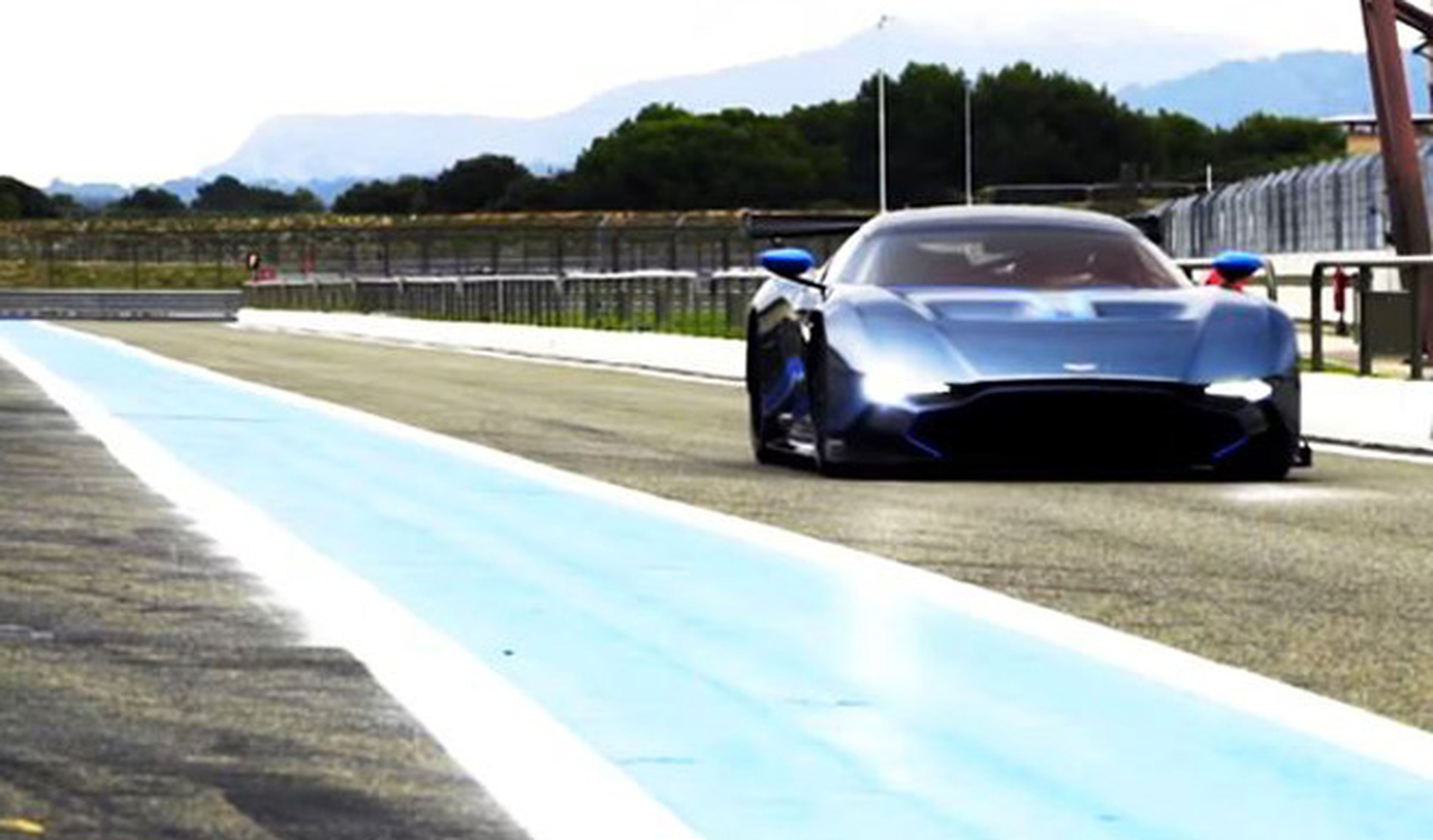 El Aston Martin Vulcan revienta el asfalto