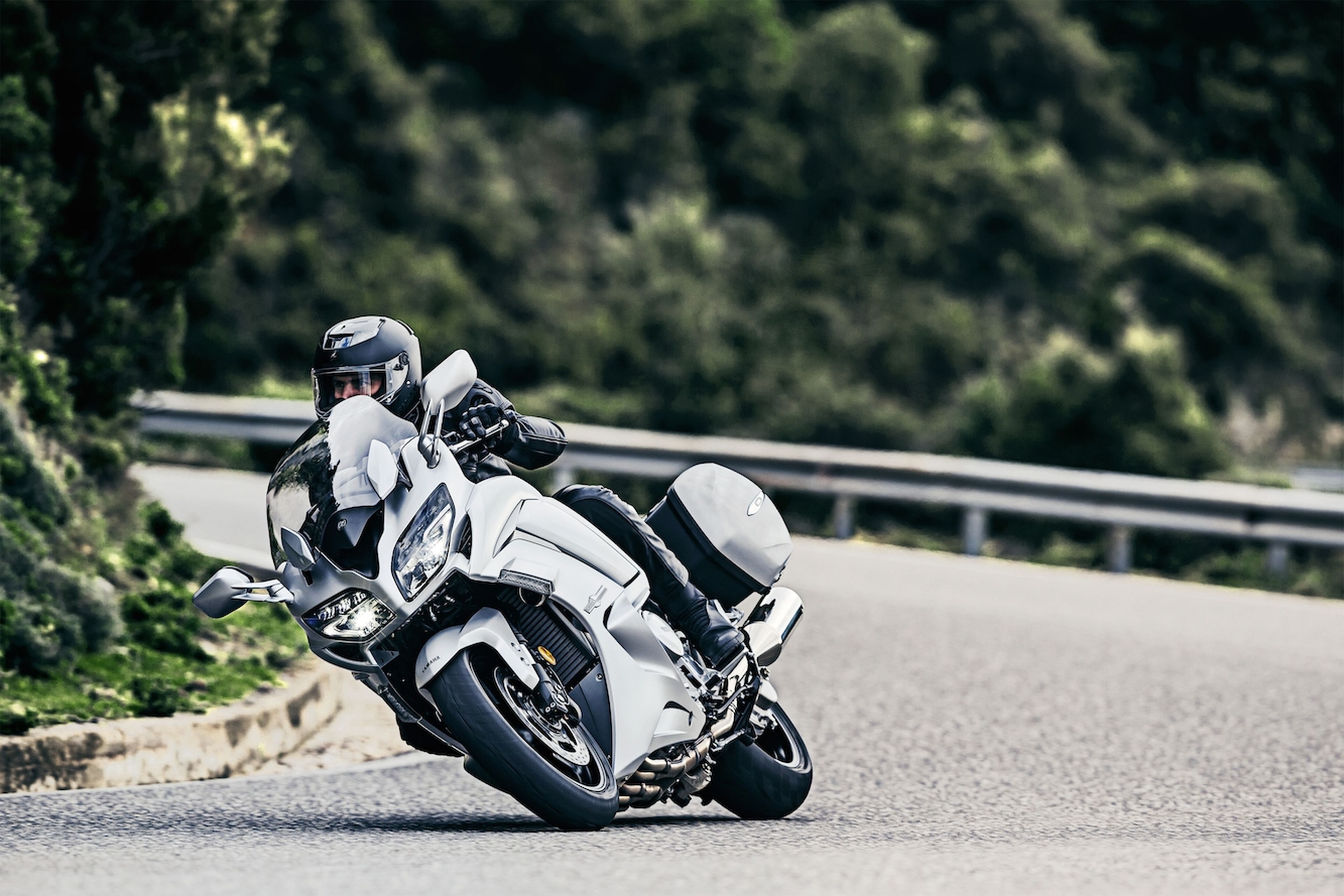 Yamaha FJR 1300 2016: mejoras en motor y equipamiento