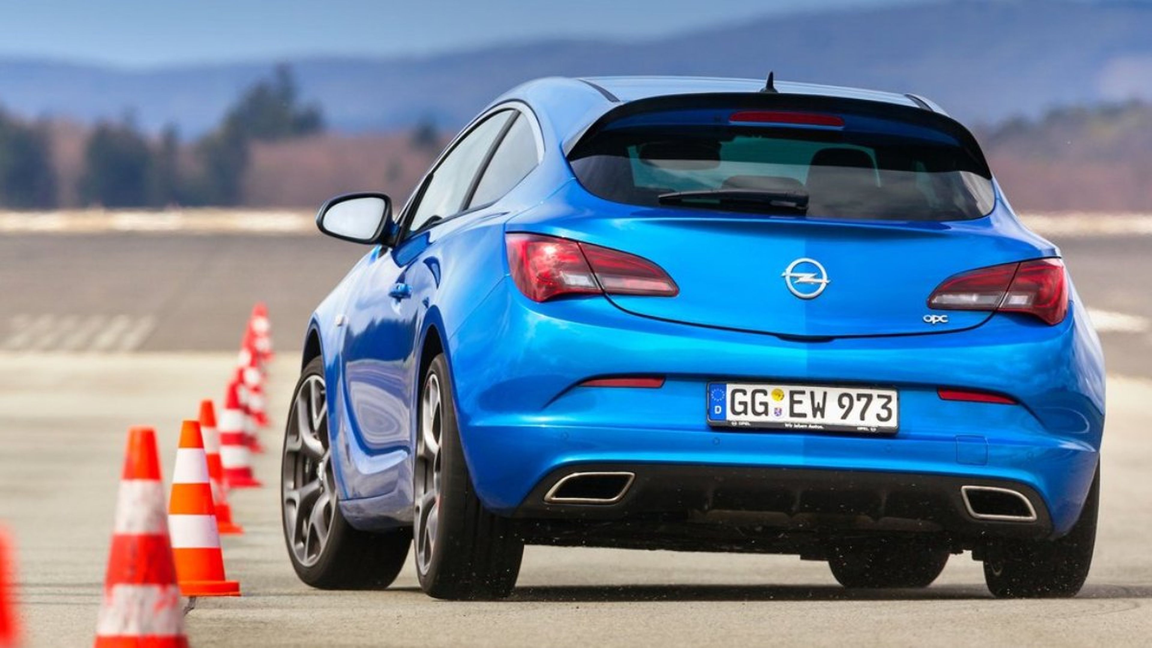 deportivos malos circuito Opel Astra OPC zaga