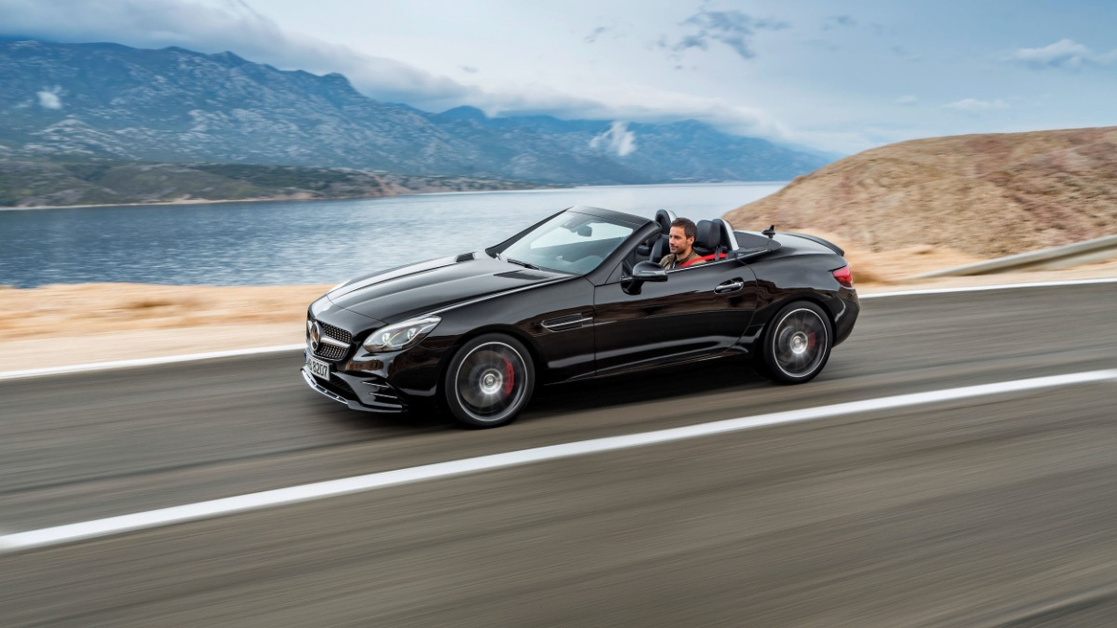 Mercedes-AMG SLC 43 lateral movimiento