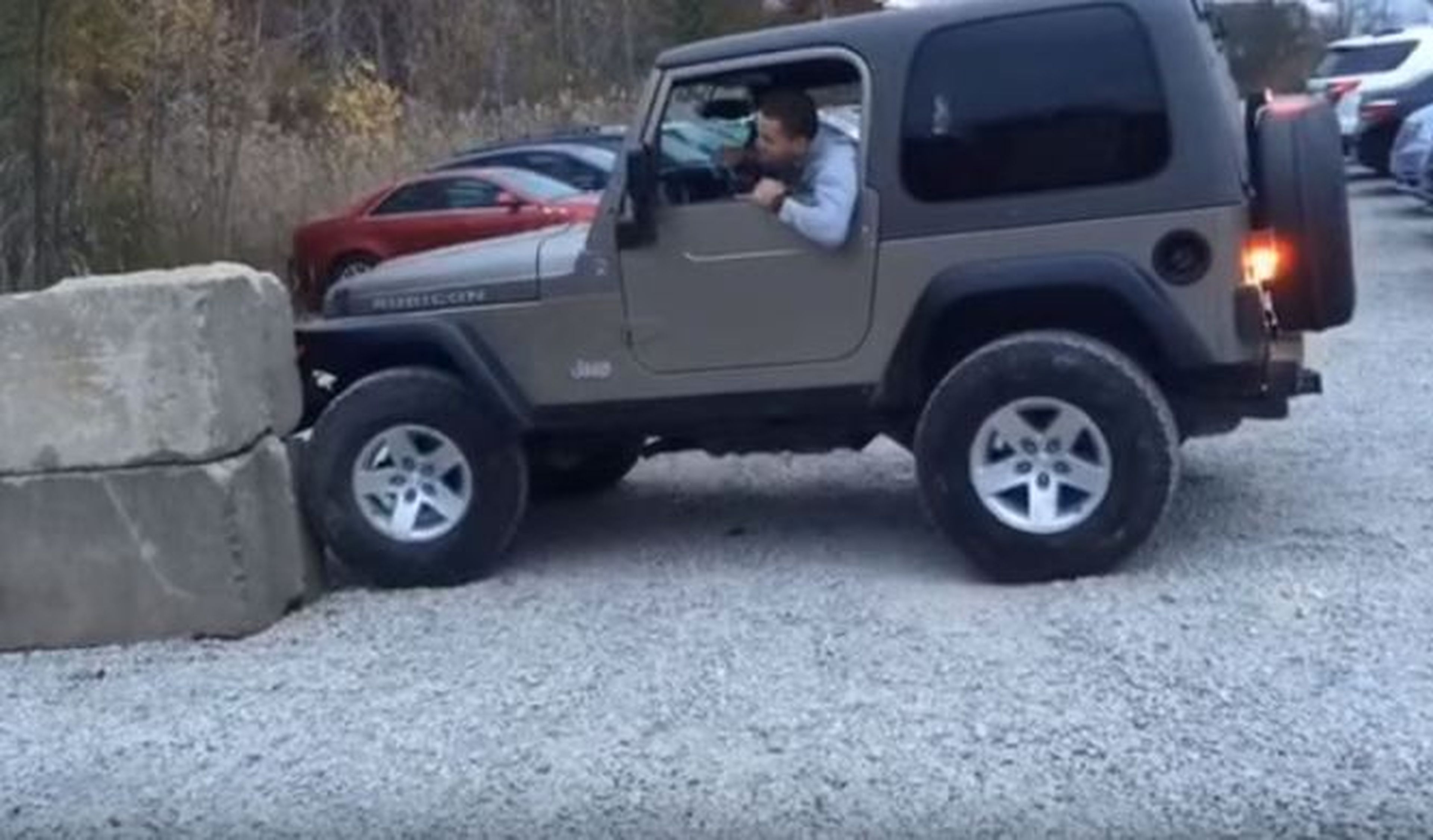 ¿Hasta donde puedes inclinar un Jeep sin que vuelque?