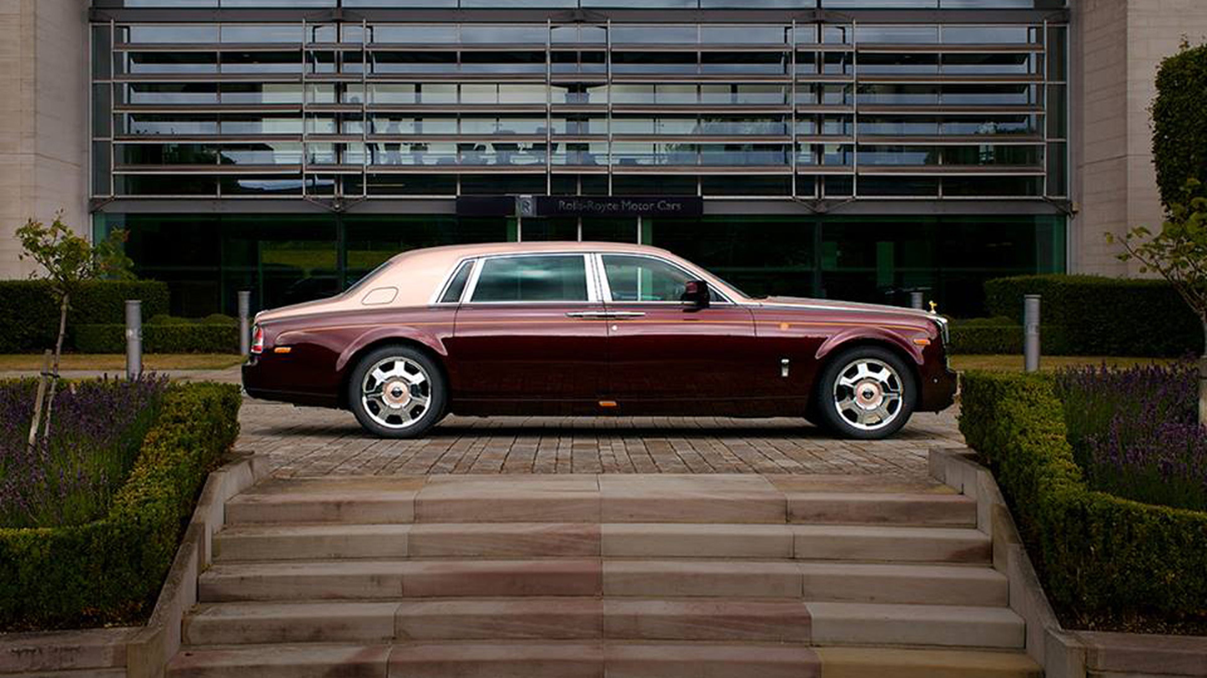 Rolls-Royce-Phantom-Sacred-Fire