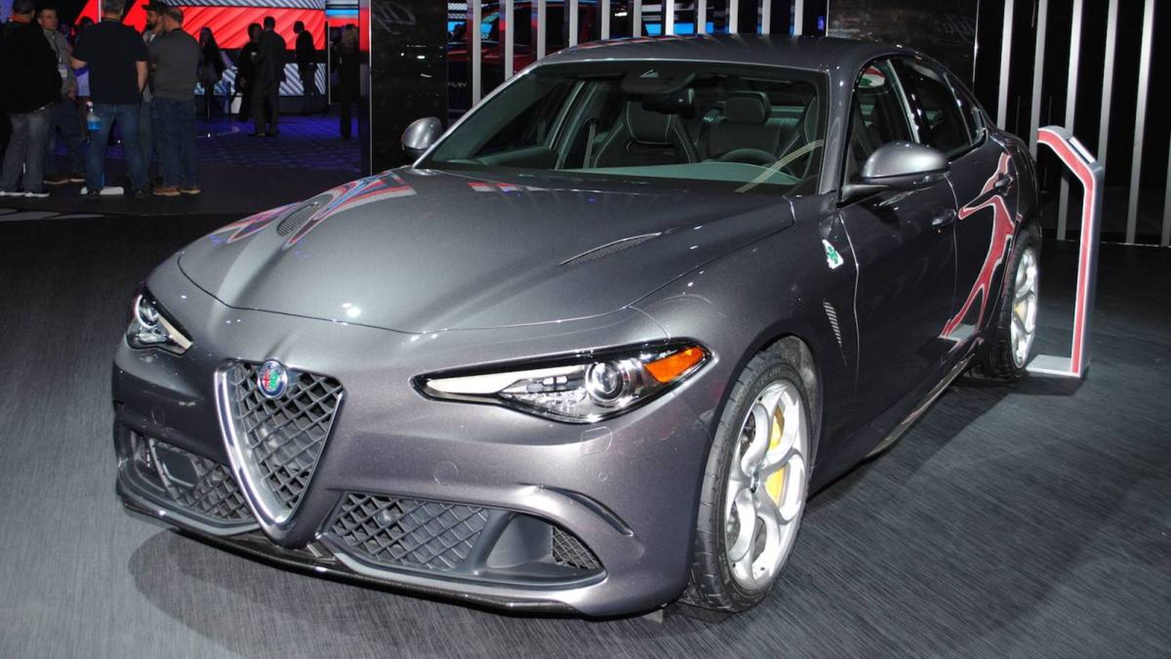 Alfa Romeo Giulia Salón de Detroit 2016 frontal gris