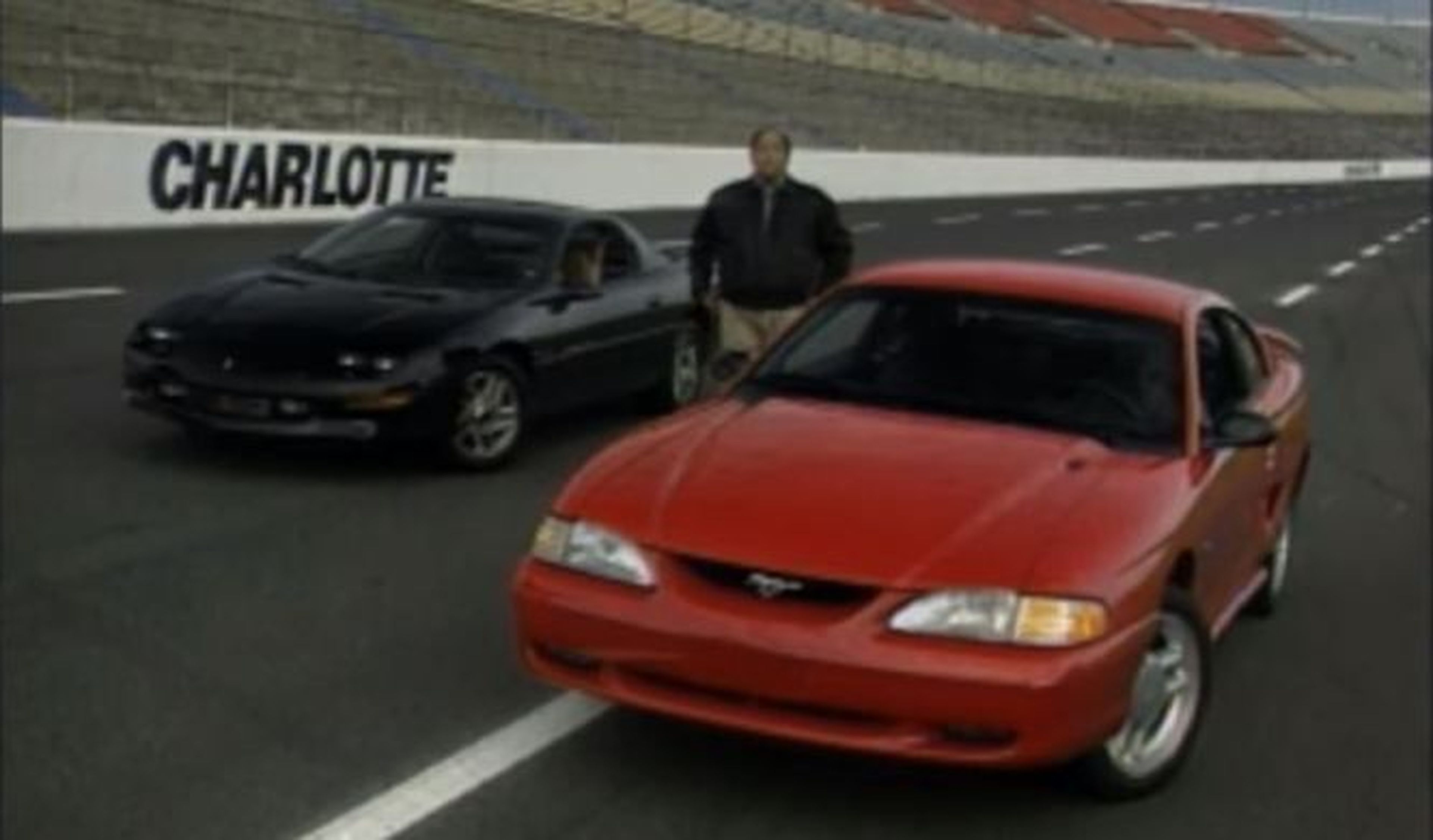 Viaje al pasado: prueba del Camaro y el Mustang de 1994