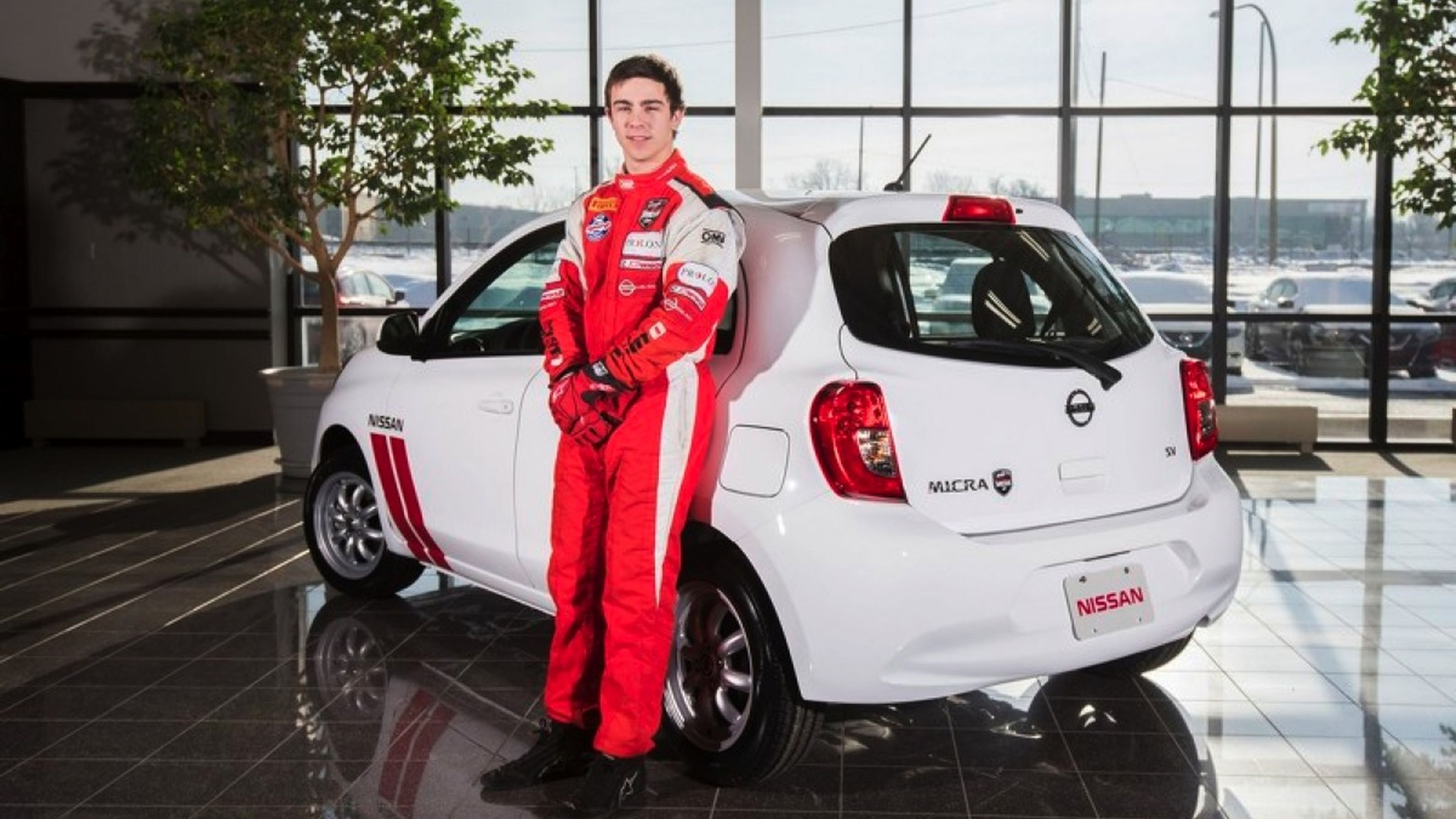 Nissan Micra Cup Edition trasera