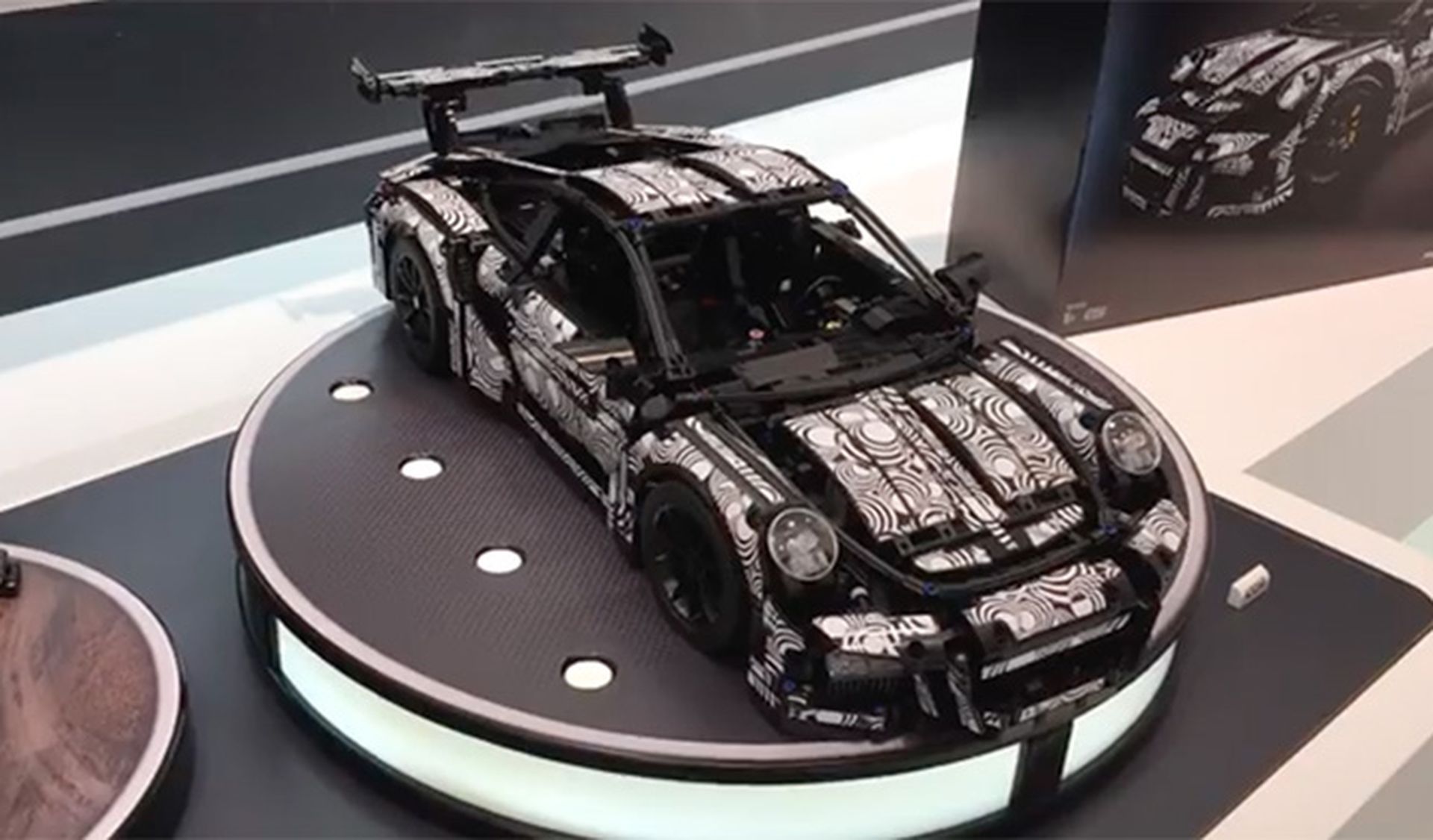 Monta tu propio Porsche 911 GT3 RS de Lego Technic