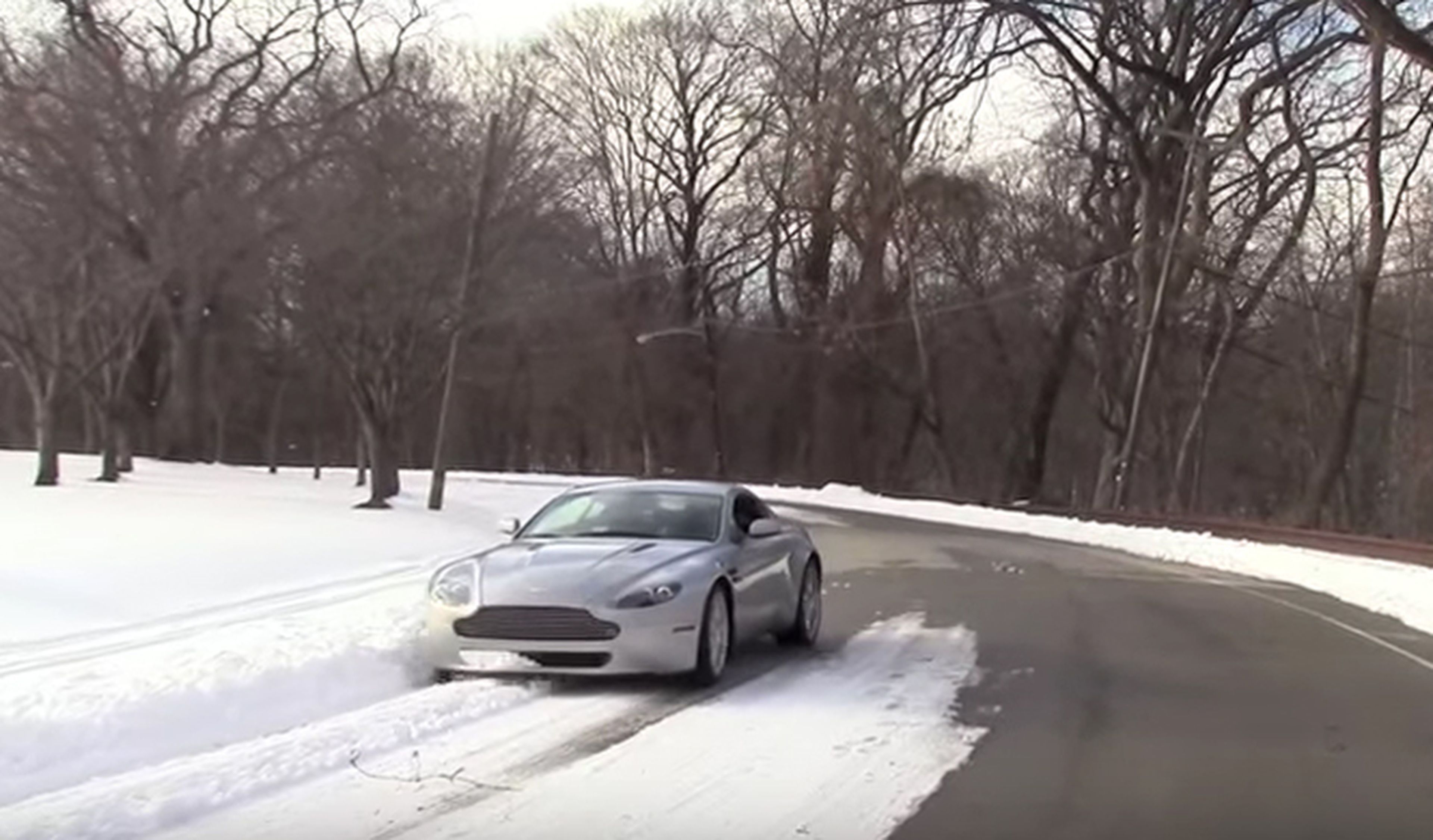 ¿Un Aston Martin como coche para el día a día, con nieve?