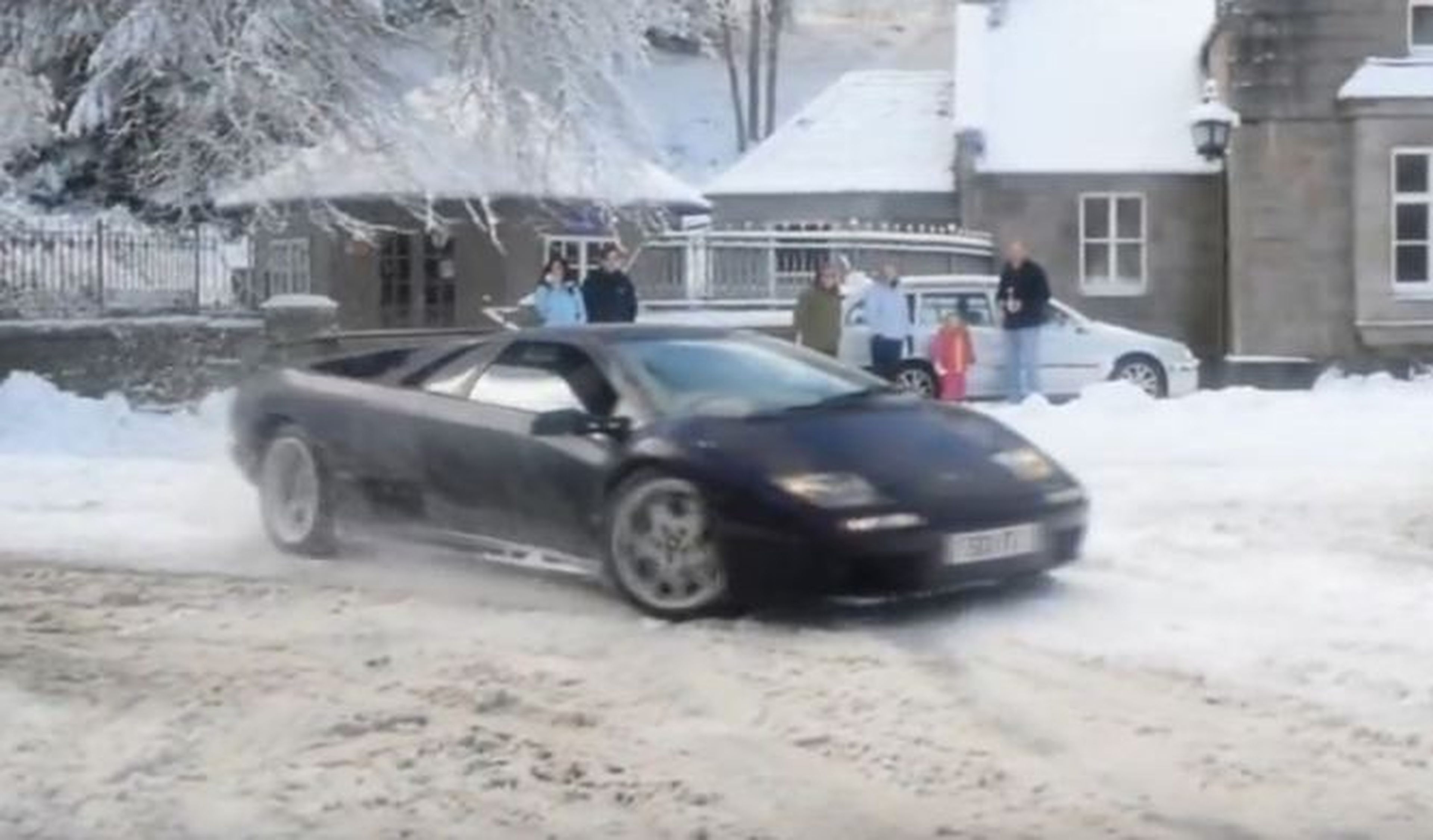 Vídeo: donuts en la nieve con un Lamborghini Diablo 2000 VT