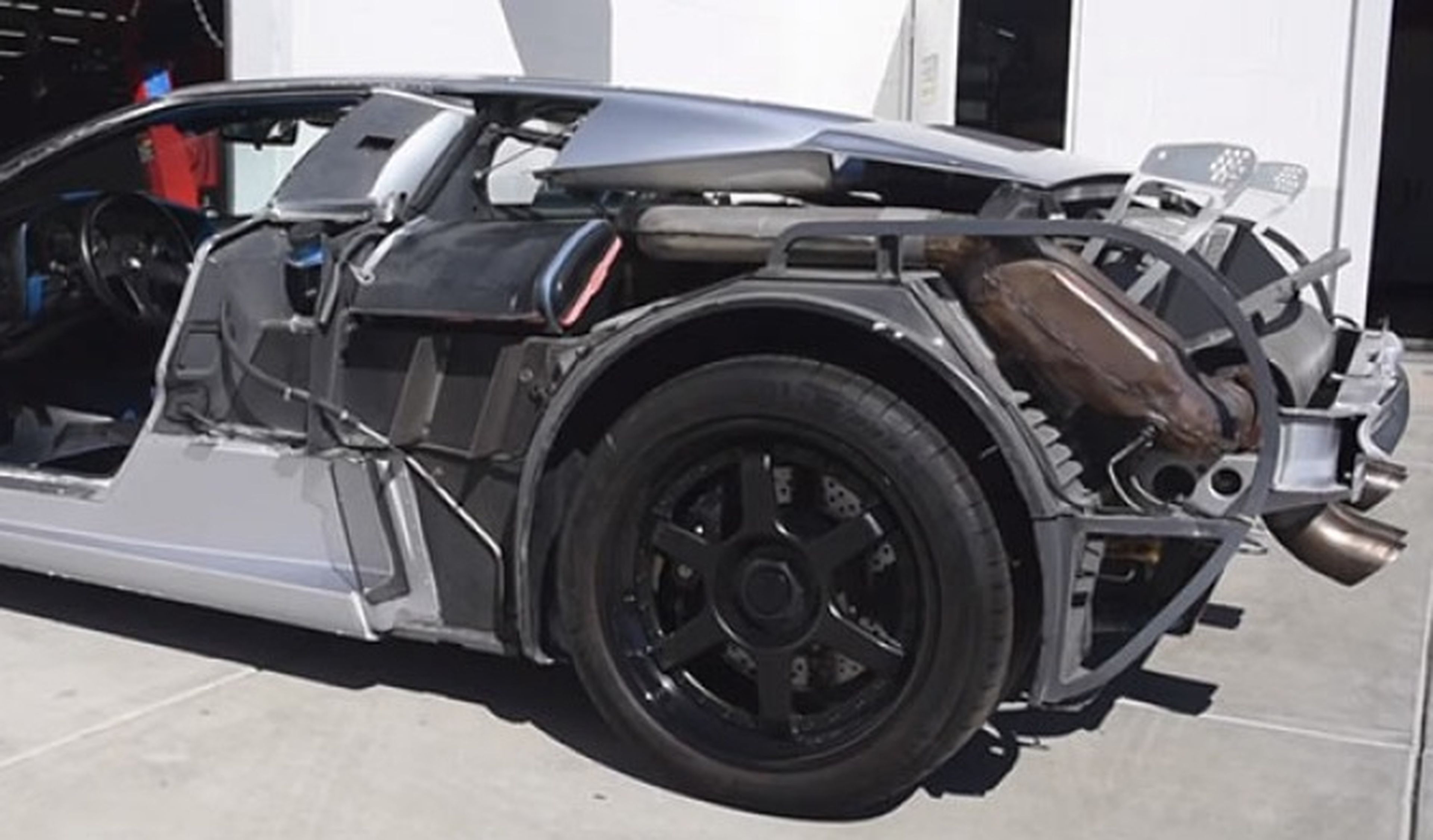 Un Bugatti EB110 al desnudo: solo para mayores de edad