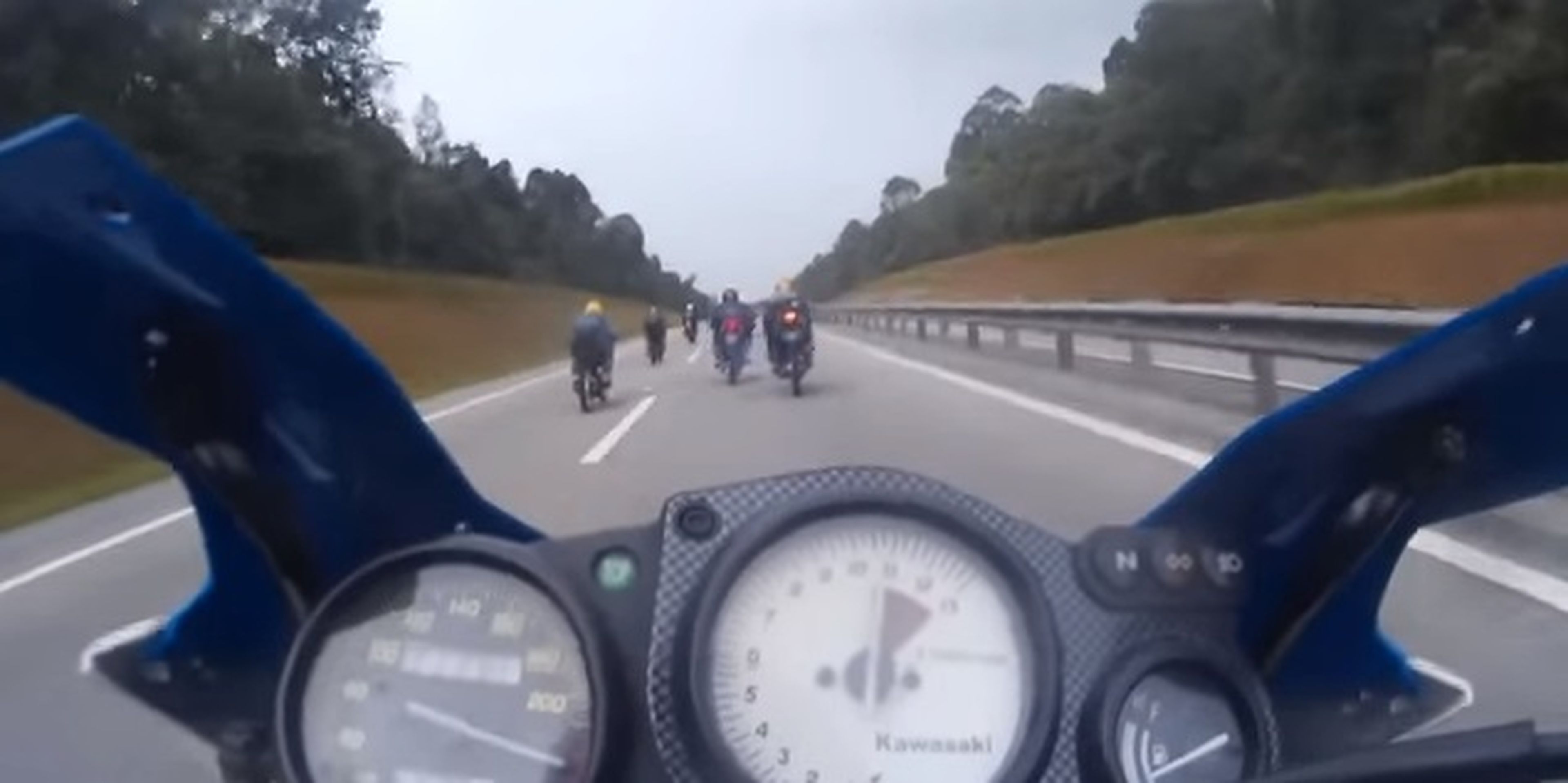 Kuala Lumpur permitirá las carreras ilegales de motos