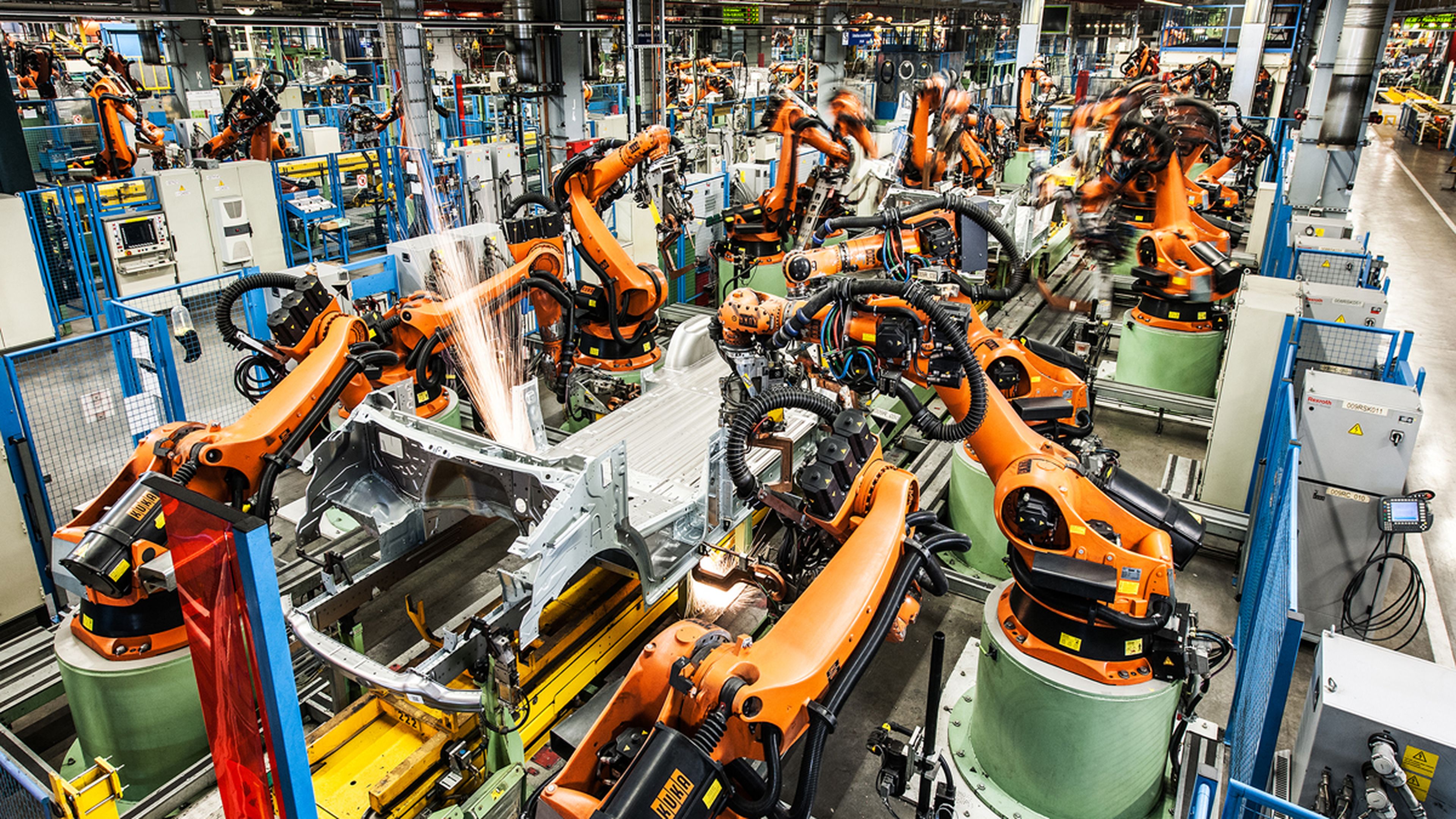 Mercedes-Benz reducirá el número de robots de sus fábricas