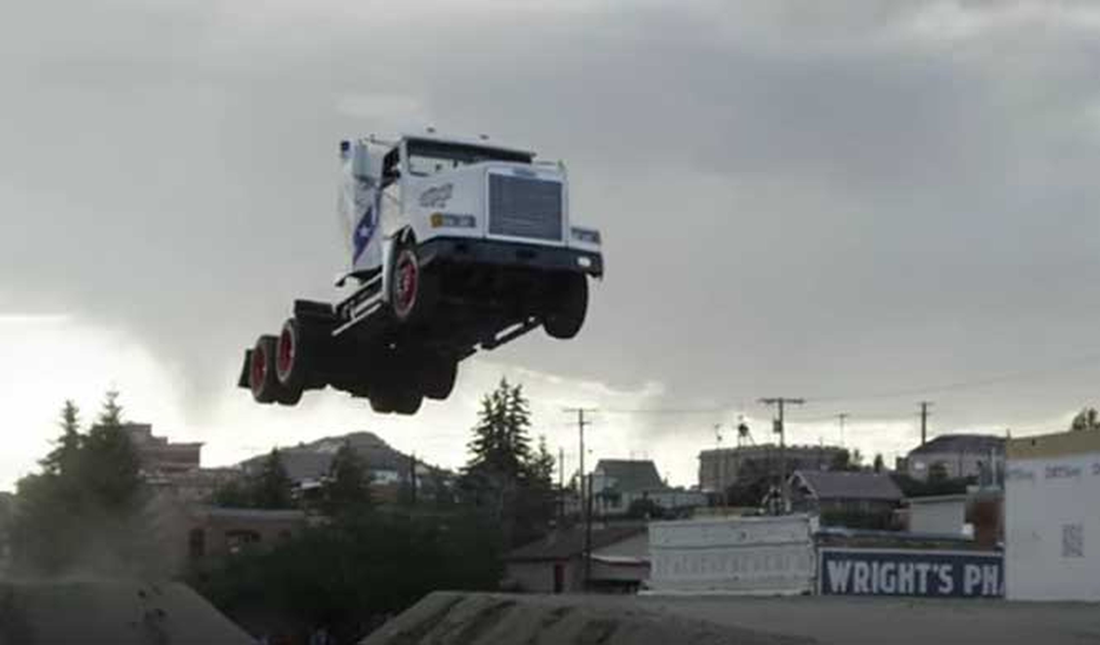 El salto de camión más largo del mundo
