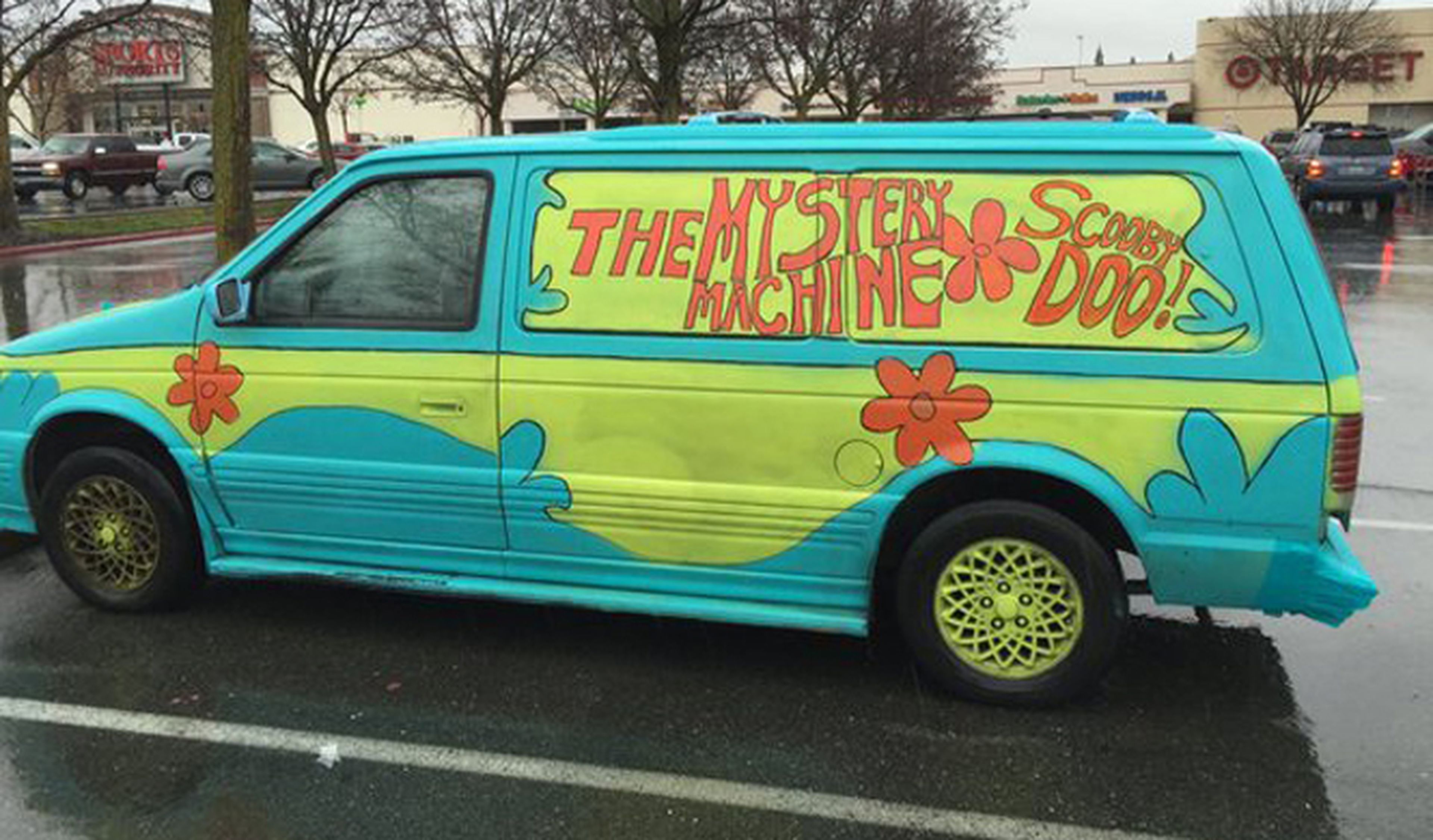 Se da a la fuga con una furgoneta como la de ‘Scooby Doo’