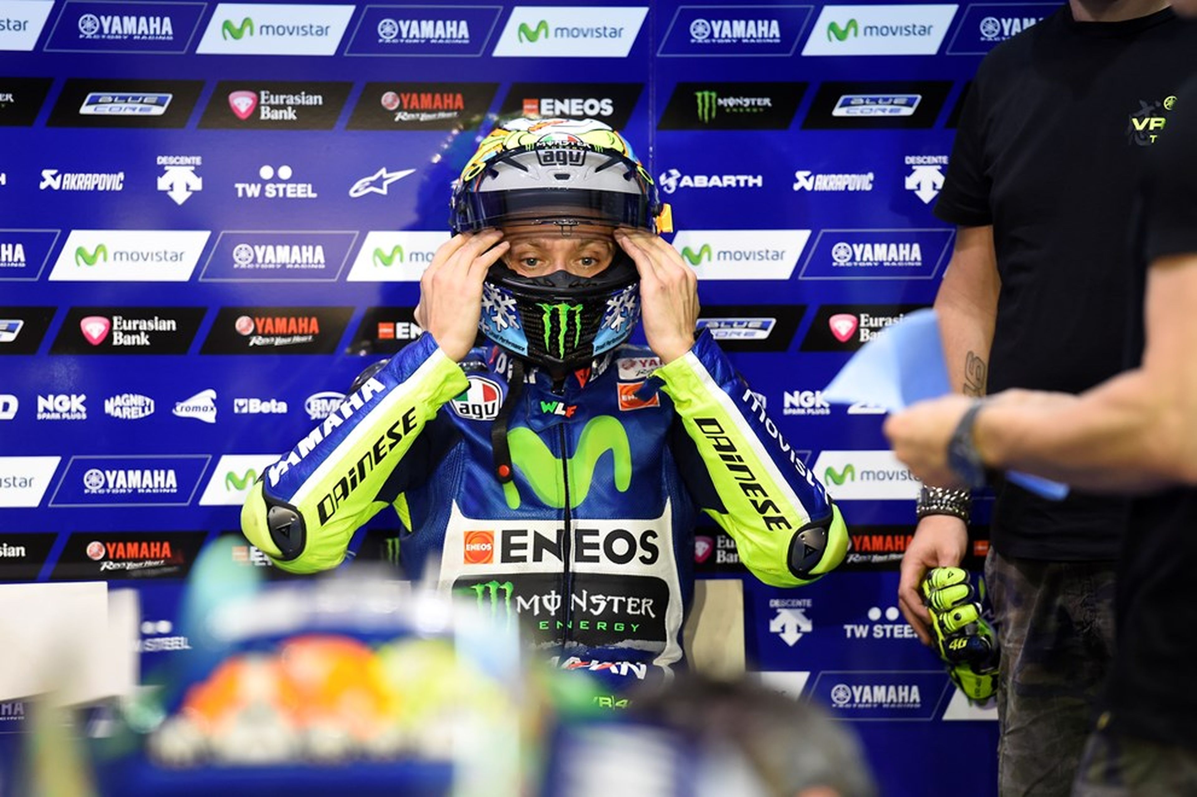 Rossi: "Sería un hipócrita si le diese la mano a Márquez"