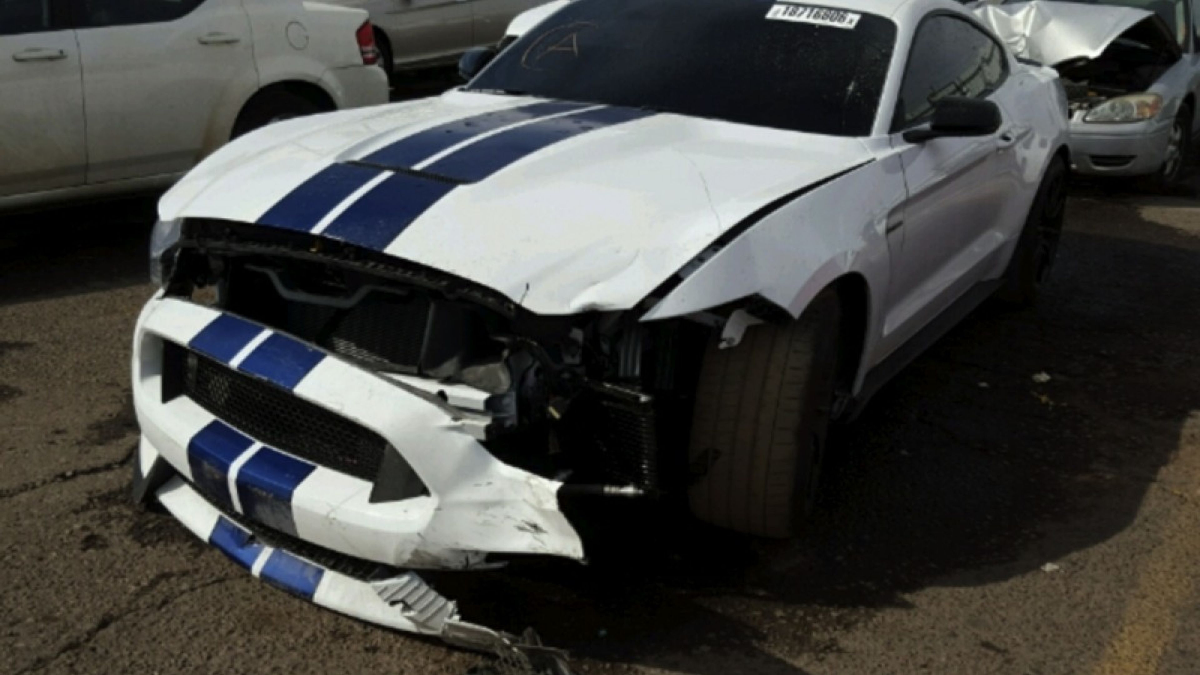 shelby-gt350-mustang-accidentado-frontal