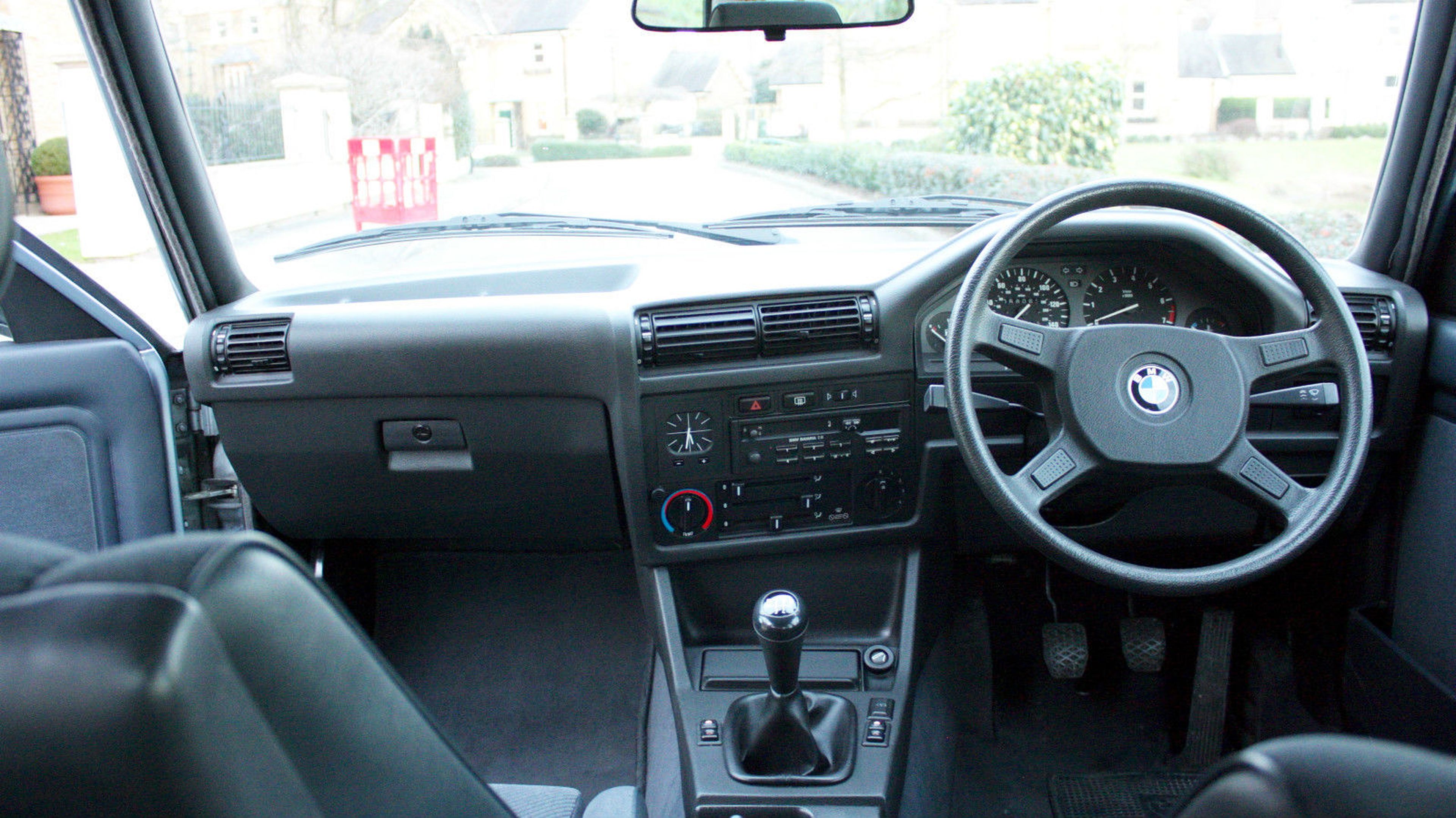 BMW E30 325i interior