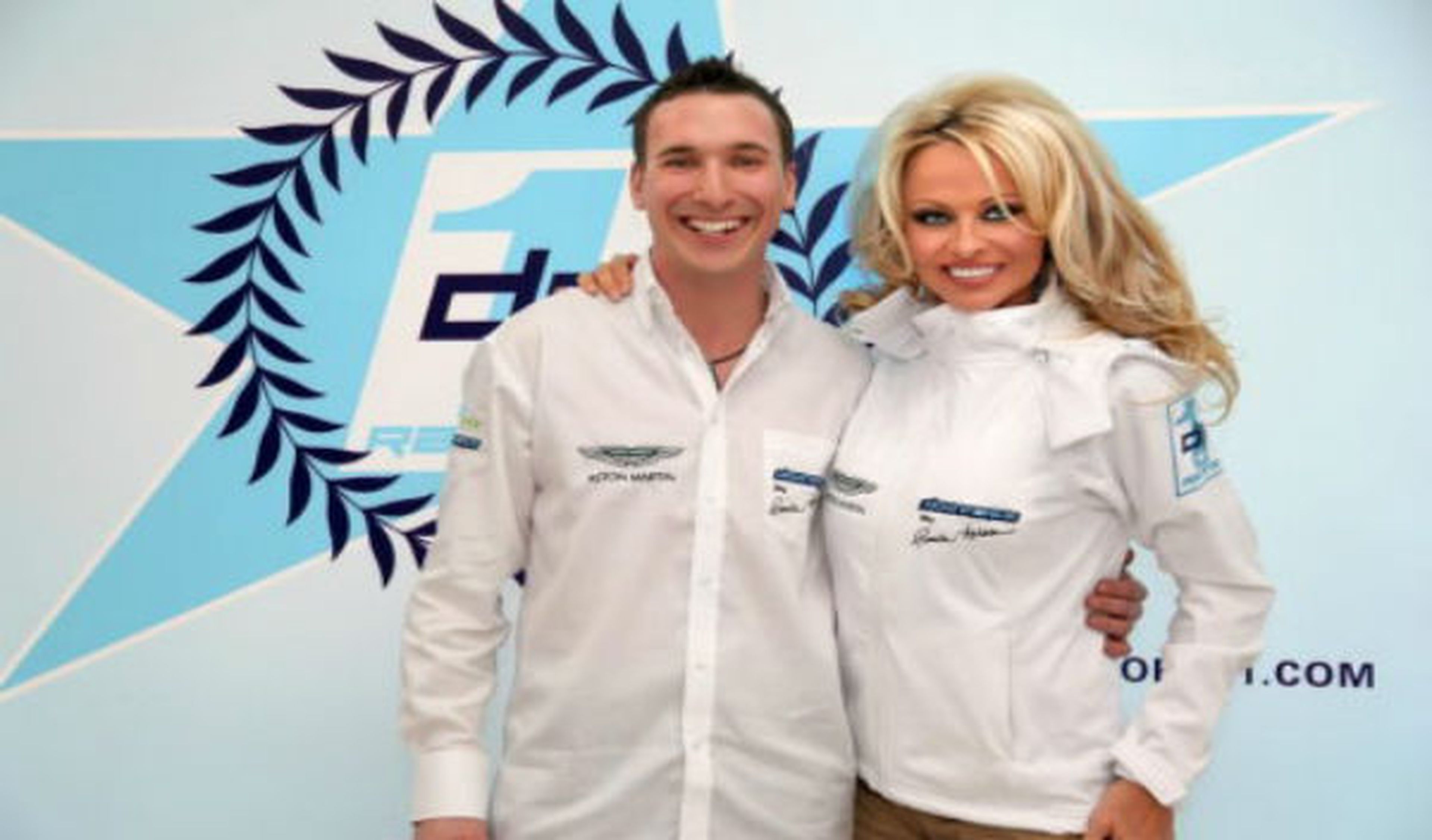 Pamela Anderson crea el equipo de carreras Downforce1