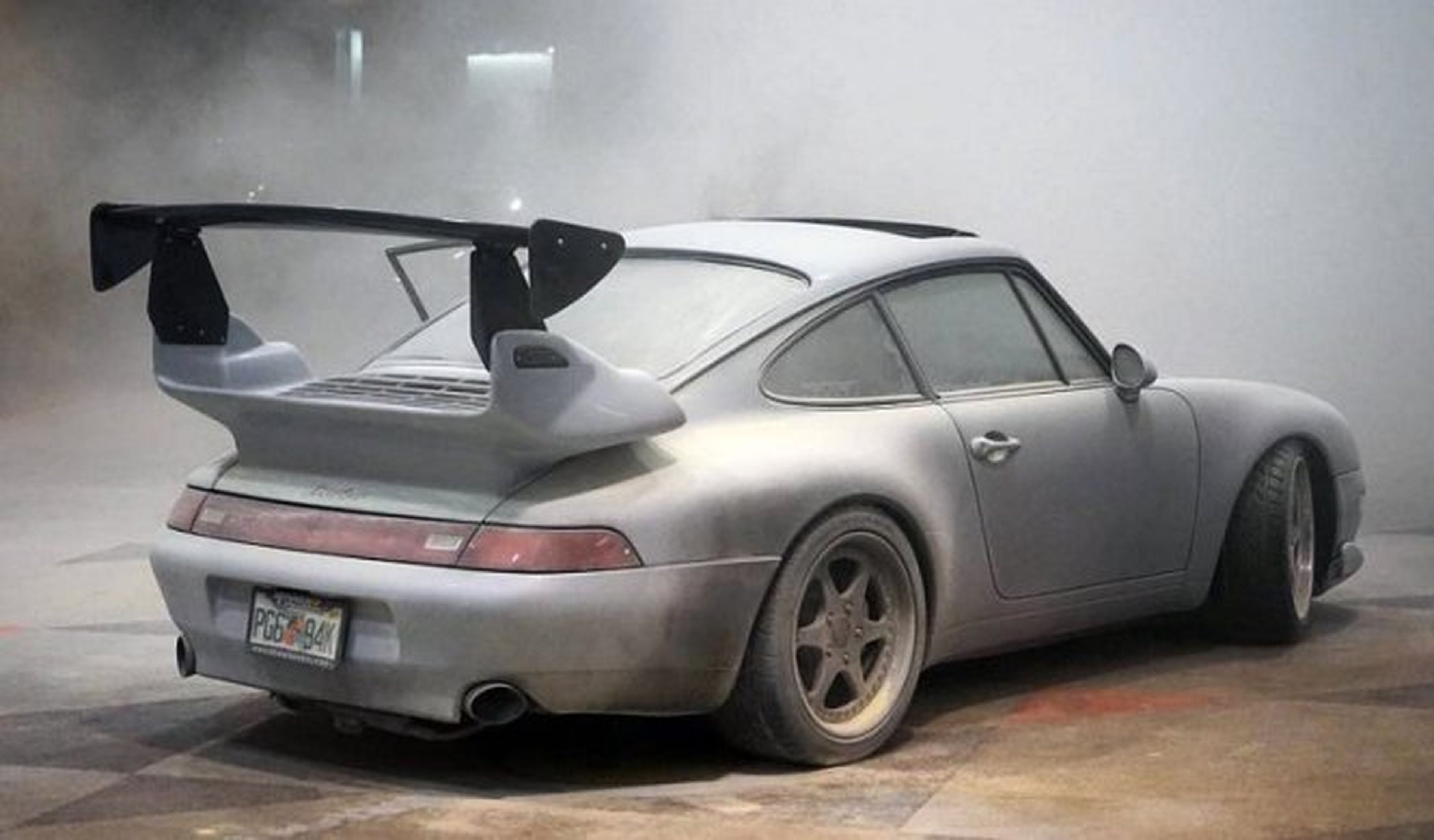 Un Porsche 911 Turbo, en llamas en el Salón de Nueva York
