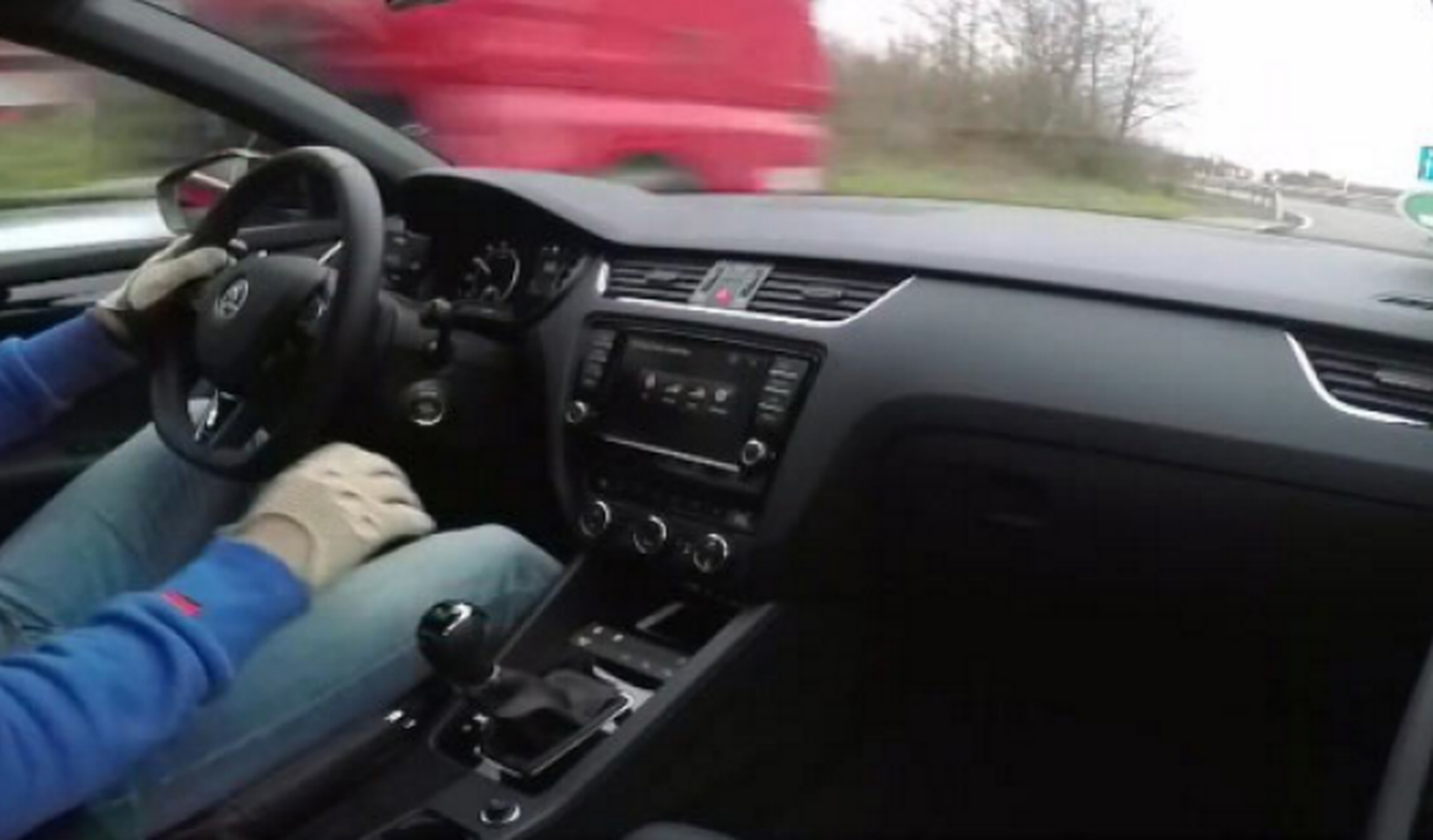 Vídeo: así se las gasta el Skoda Octavia RS 230
