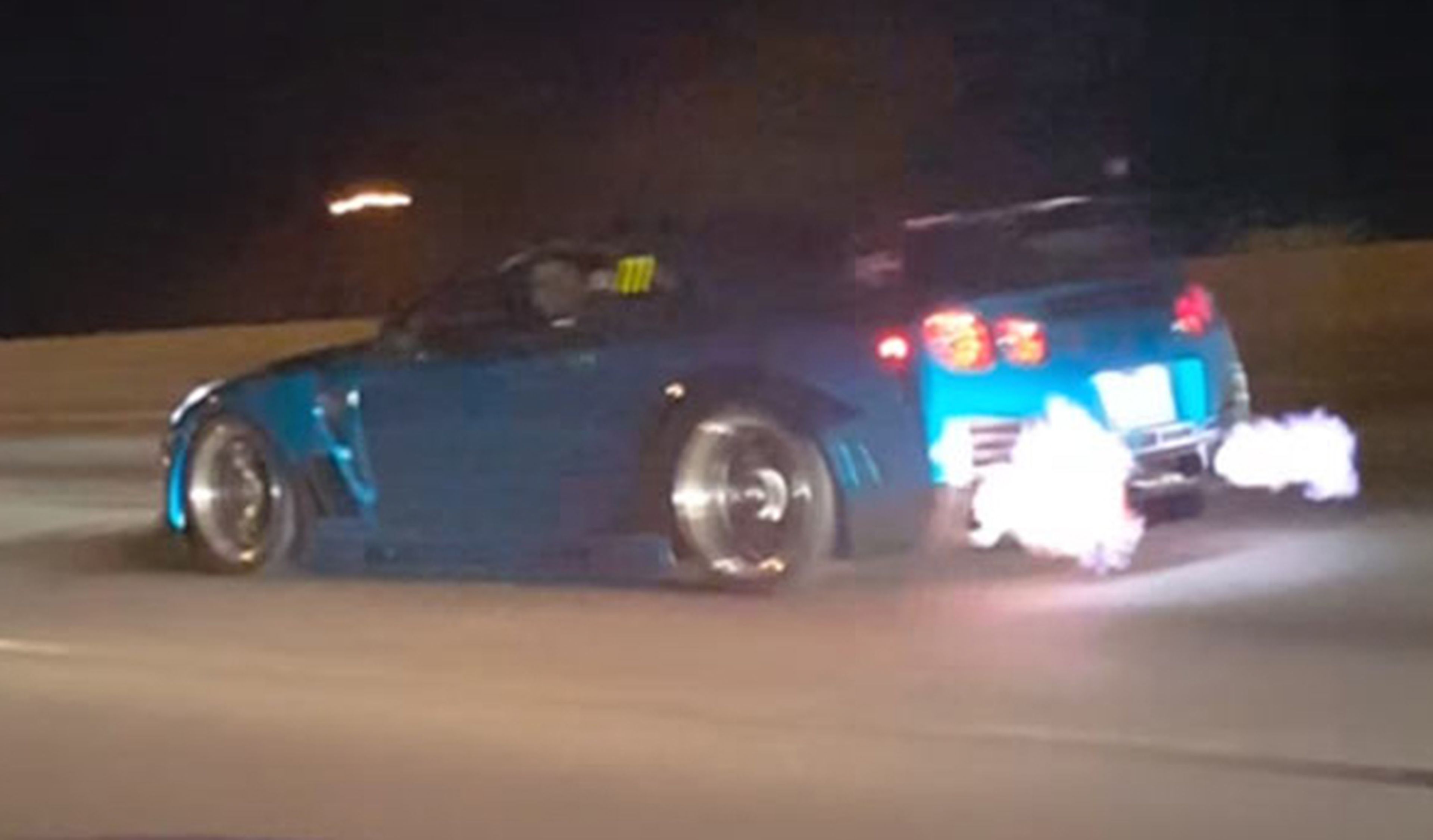 Vídeo: un Nissan GT-R arrasa en una carrera ilegal