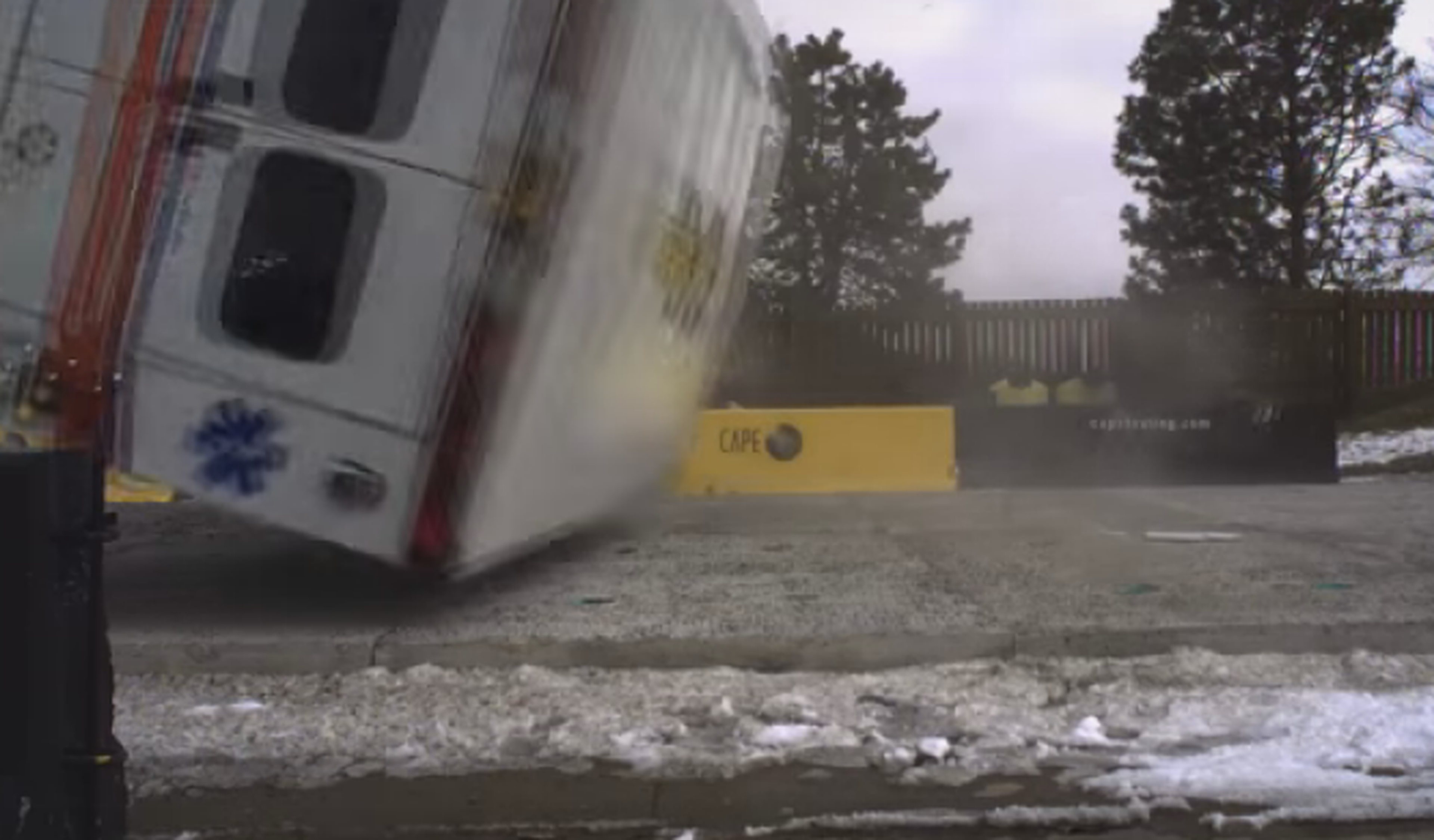 Vídeo: así es el 'crash test' de una ambulancia