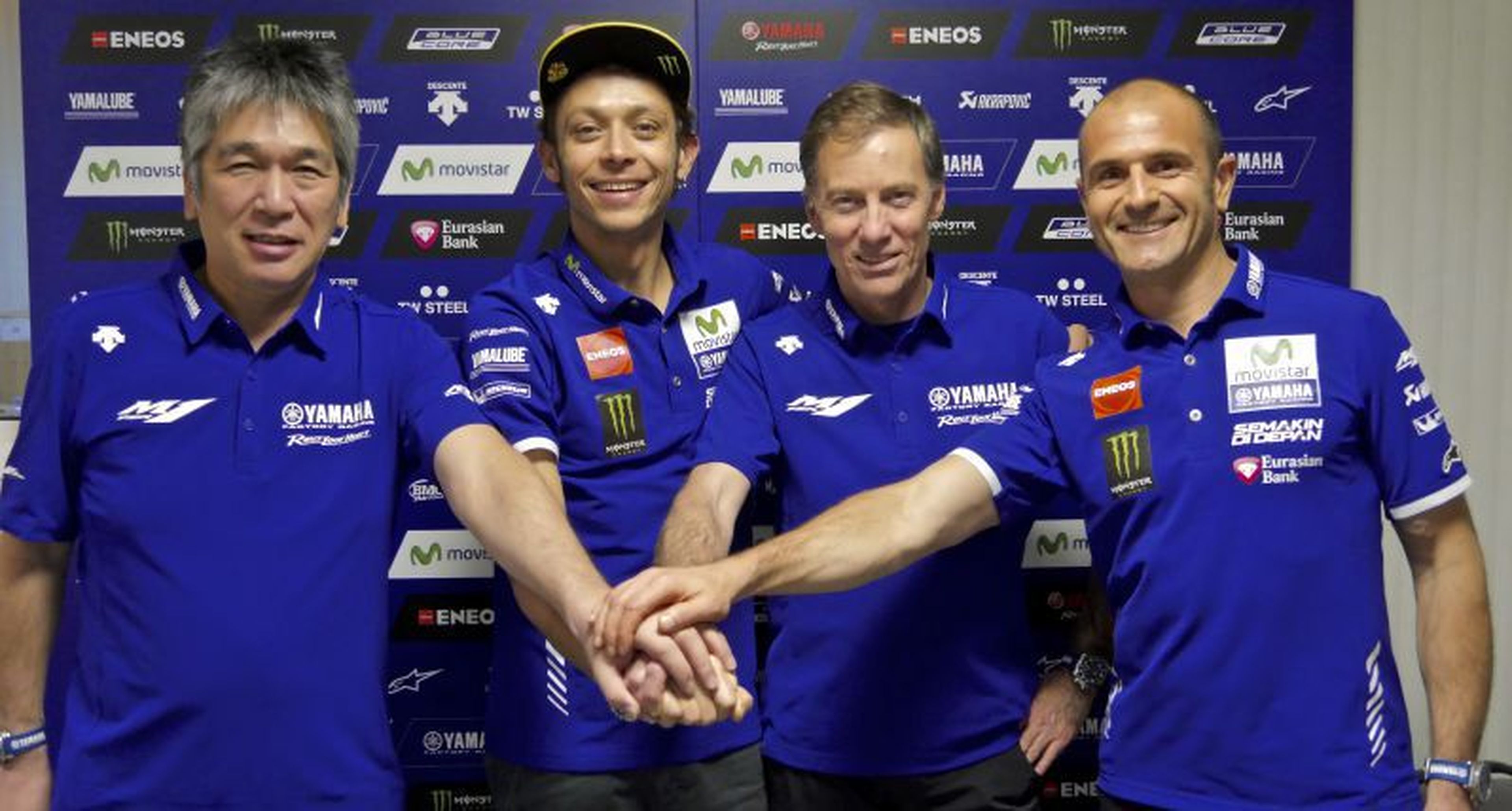 Valentino Rossi renueva con Yamaha hasta 2018