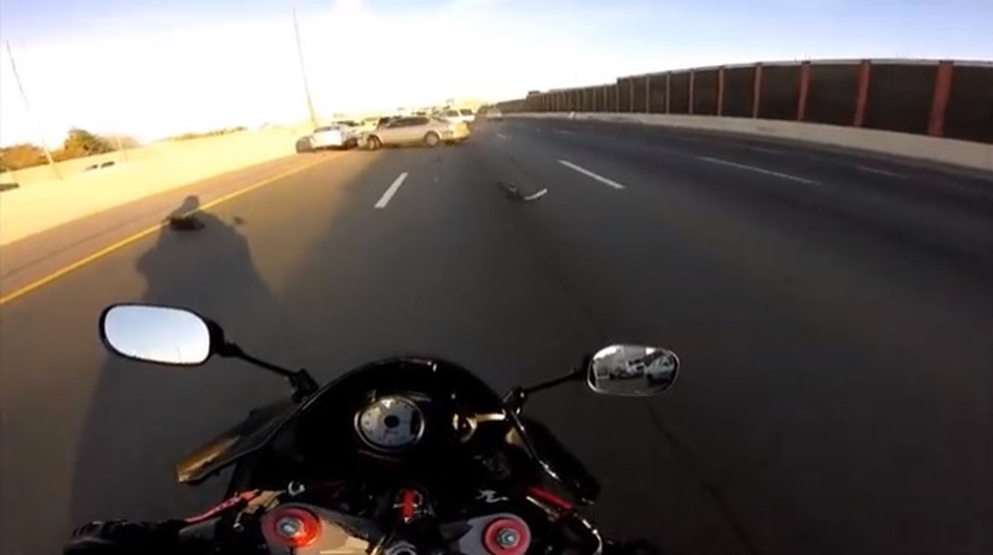 Vídeo: Cómo escapar de un accidente en moto ¡por los pelos!