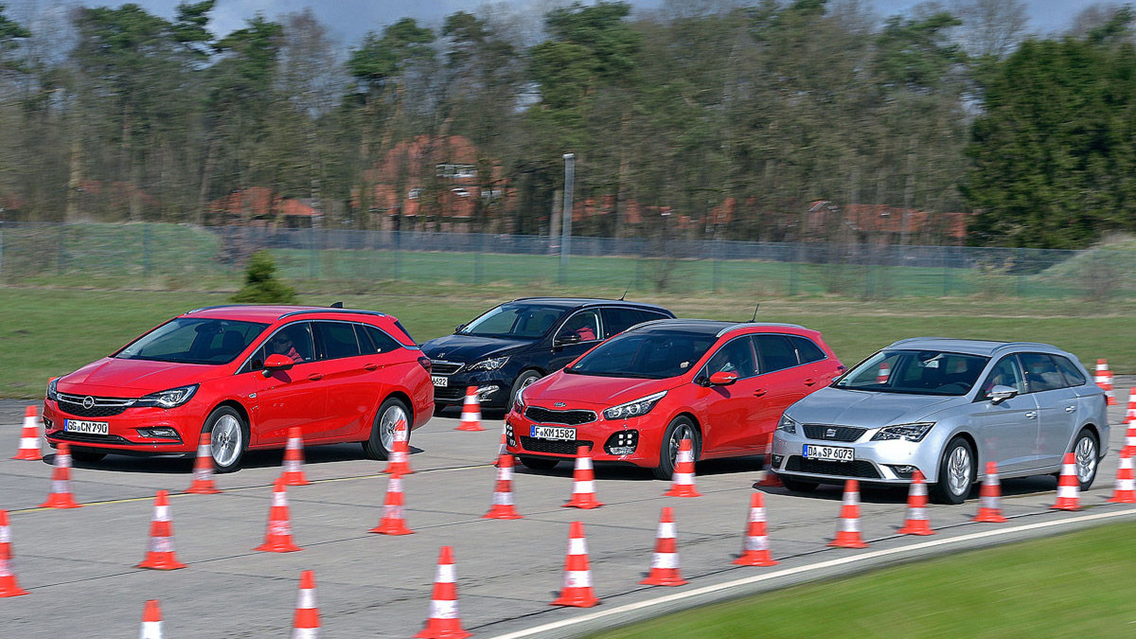 Opel Astra ST/Peugeot 308 SW/Seat Leon ST/Kia cee'd SW