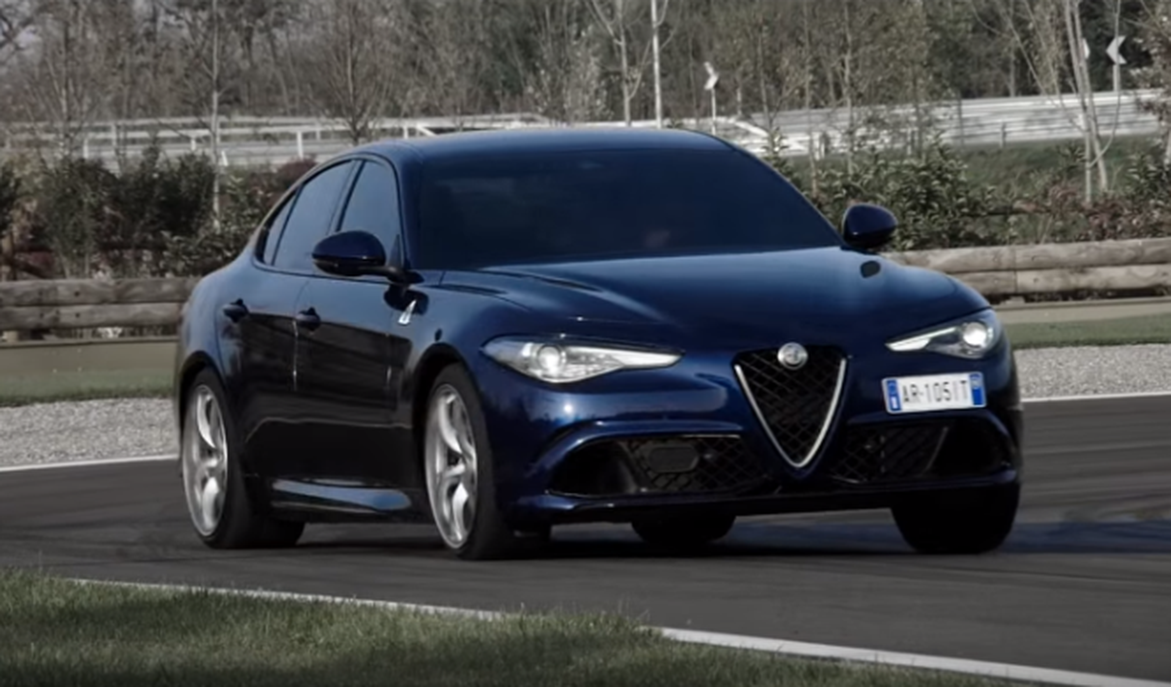 Vídeo: ¡como menea las caderas el Alfa Romeo Giulia QV!