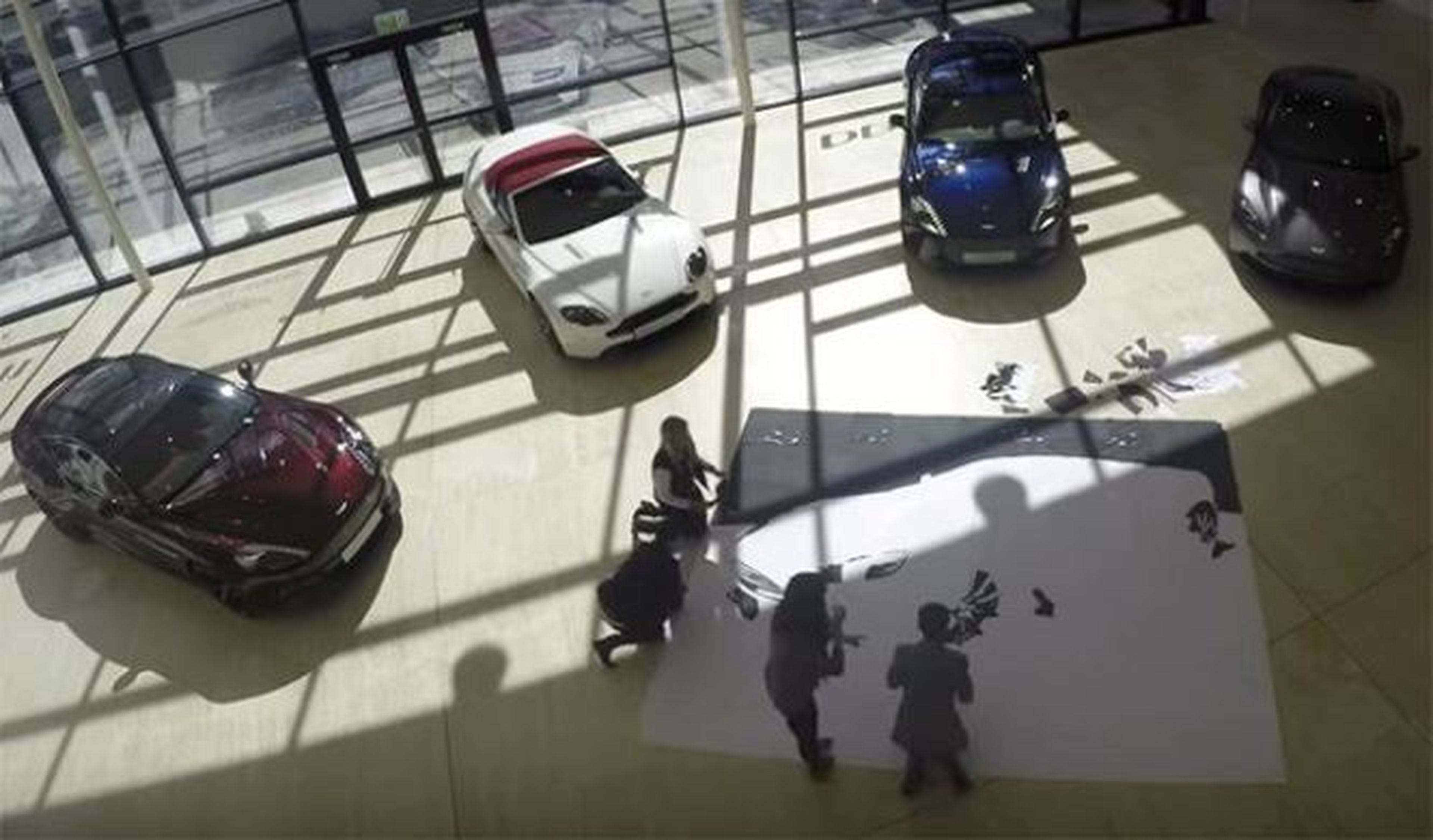 Vídeo: un Aston Martin Vanquish de cuero y piel