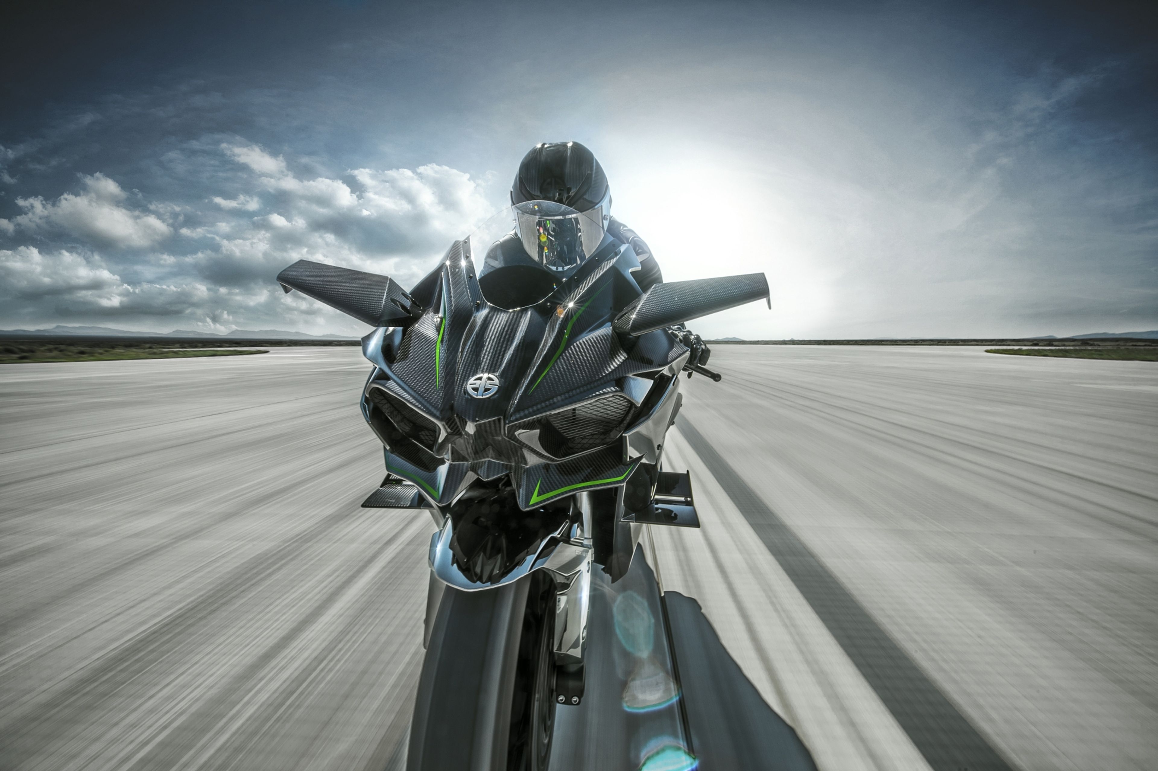 Vídeo: Kenan Sofuoglu pone la Kawasaki H2R a ¡391 km/h!