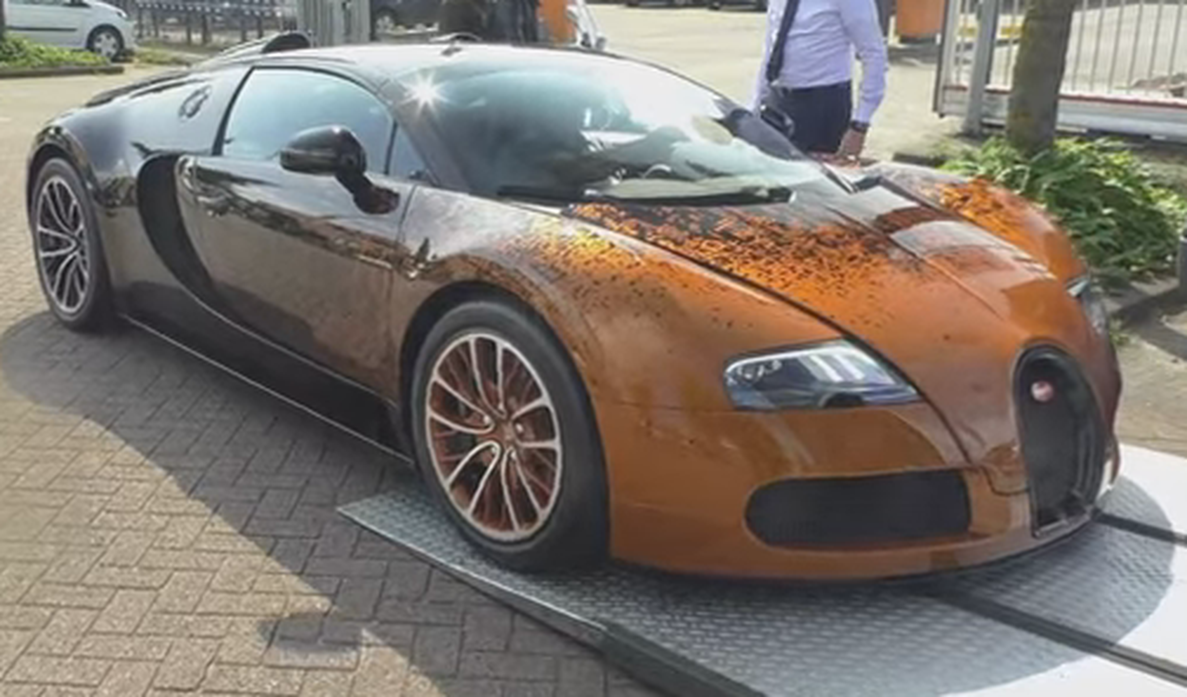 Vídeo: un Bugatti Veyron de diseño, arte al cuadrado