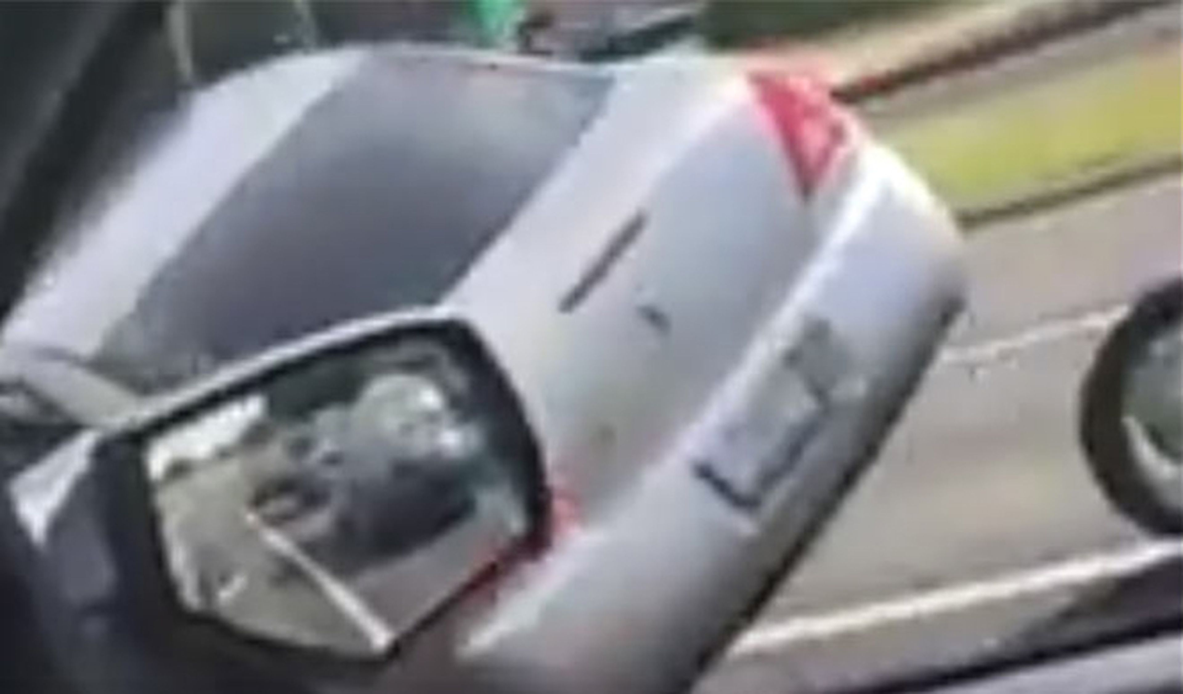 Vídeo: un conductor arrolla intencionadamente a un motero