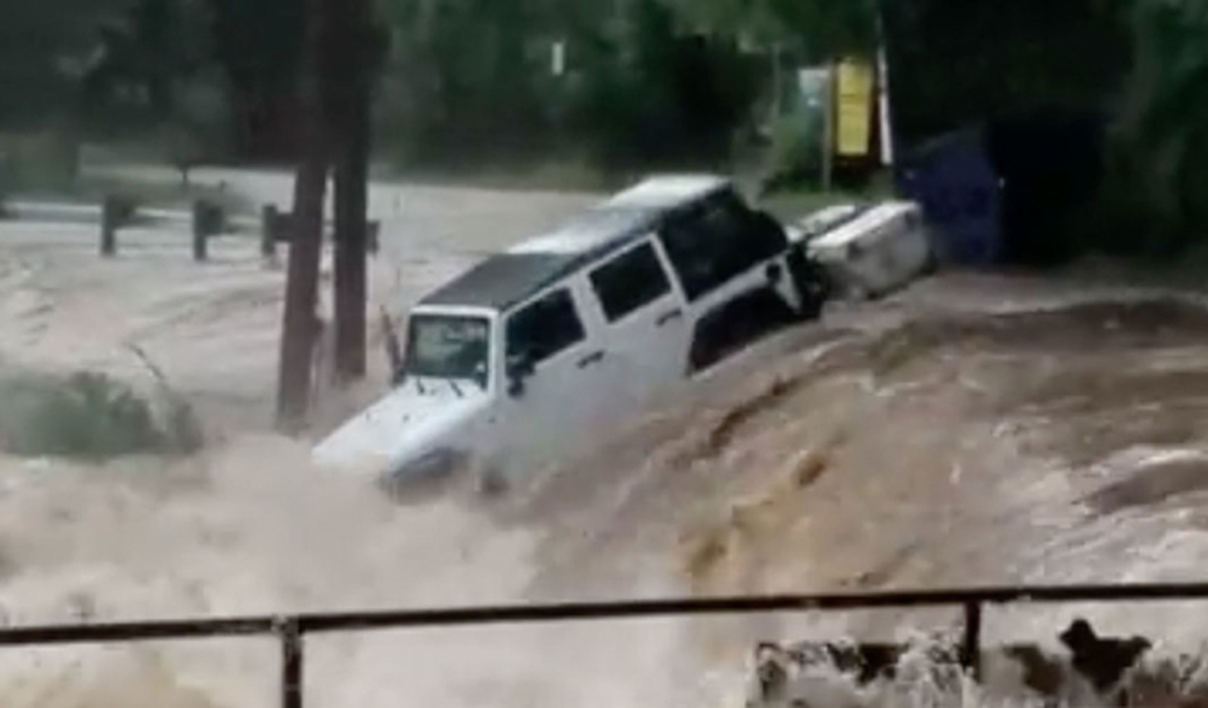 Vídeo: nunca aparques tu coche en una zona inundable