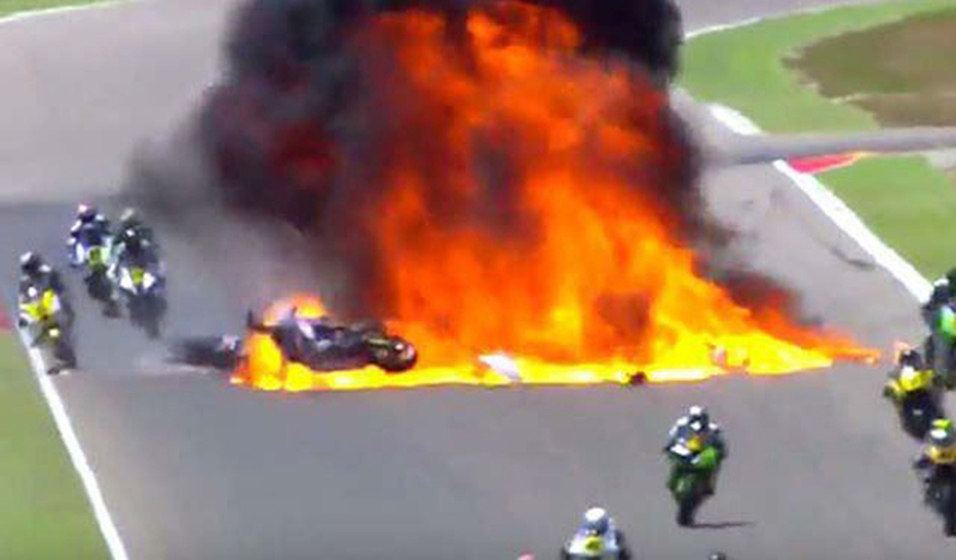 Vídeo: brutal explosión de un depósito de moto en Motorland