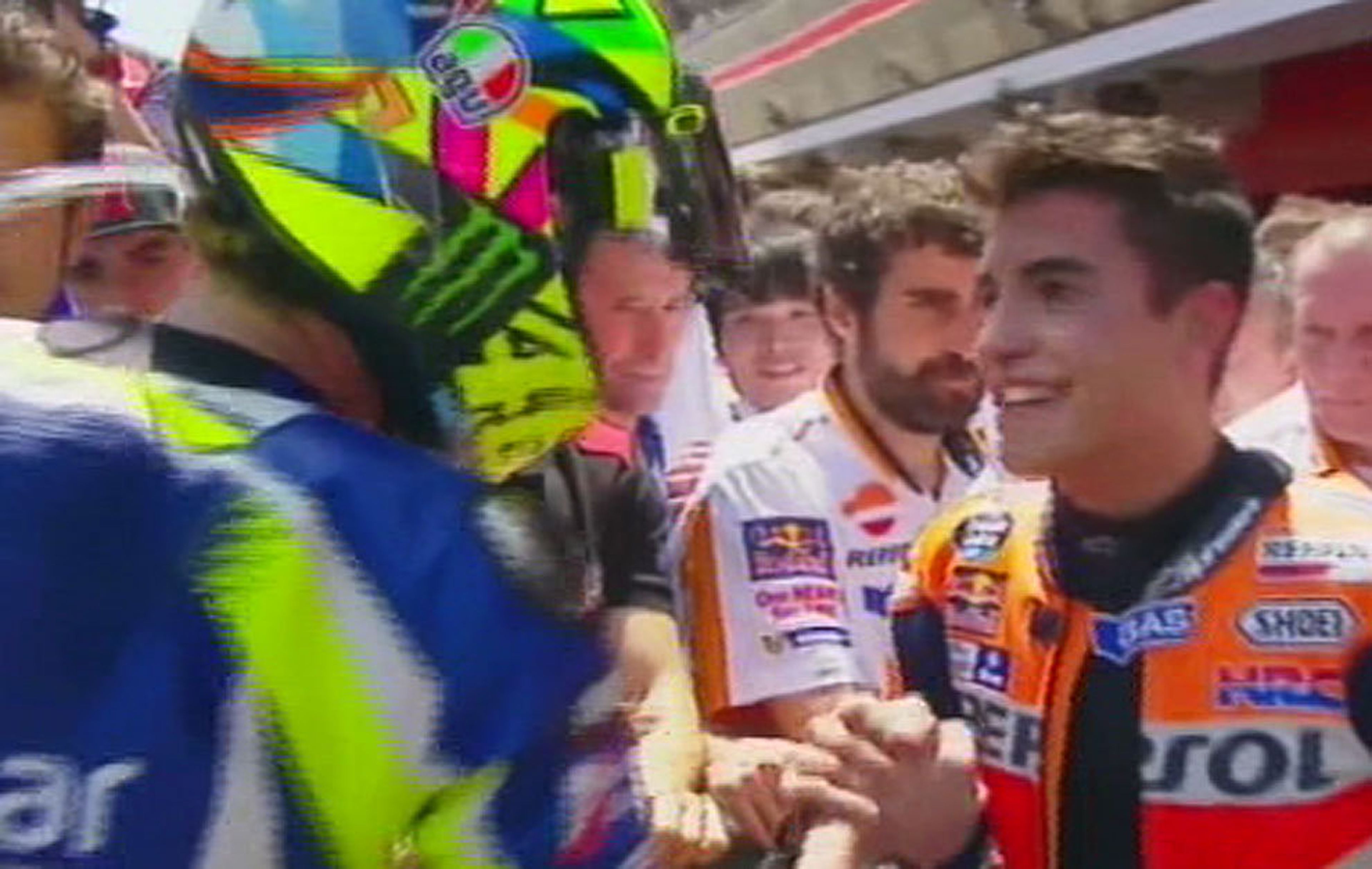 Valentino Rossi y Marc Márquez se dan la mano: ¡Por fin!