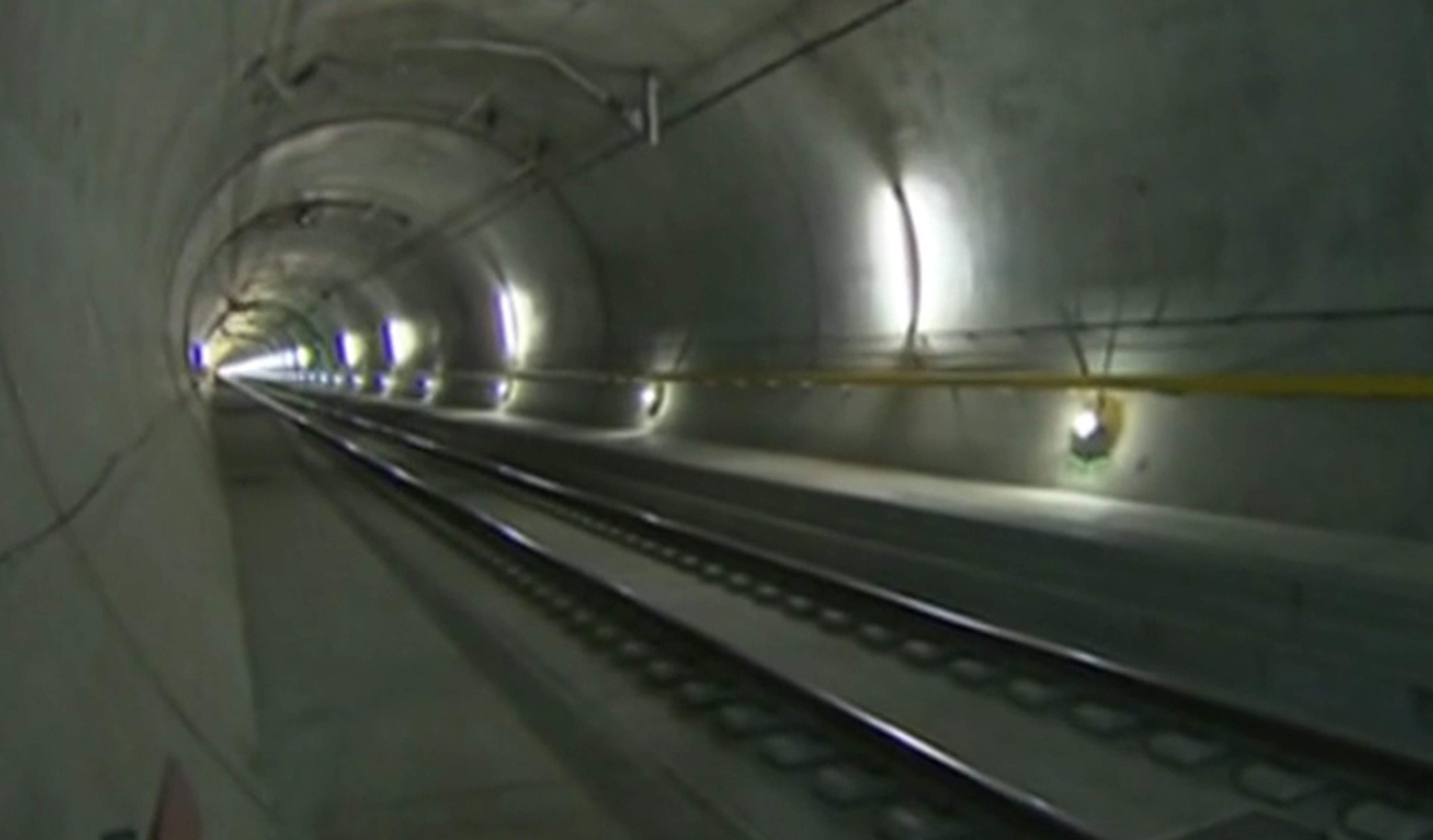 Las impresionantes cifras del túnel más largo del mundo