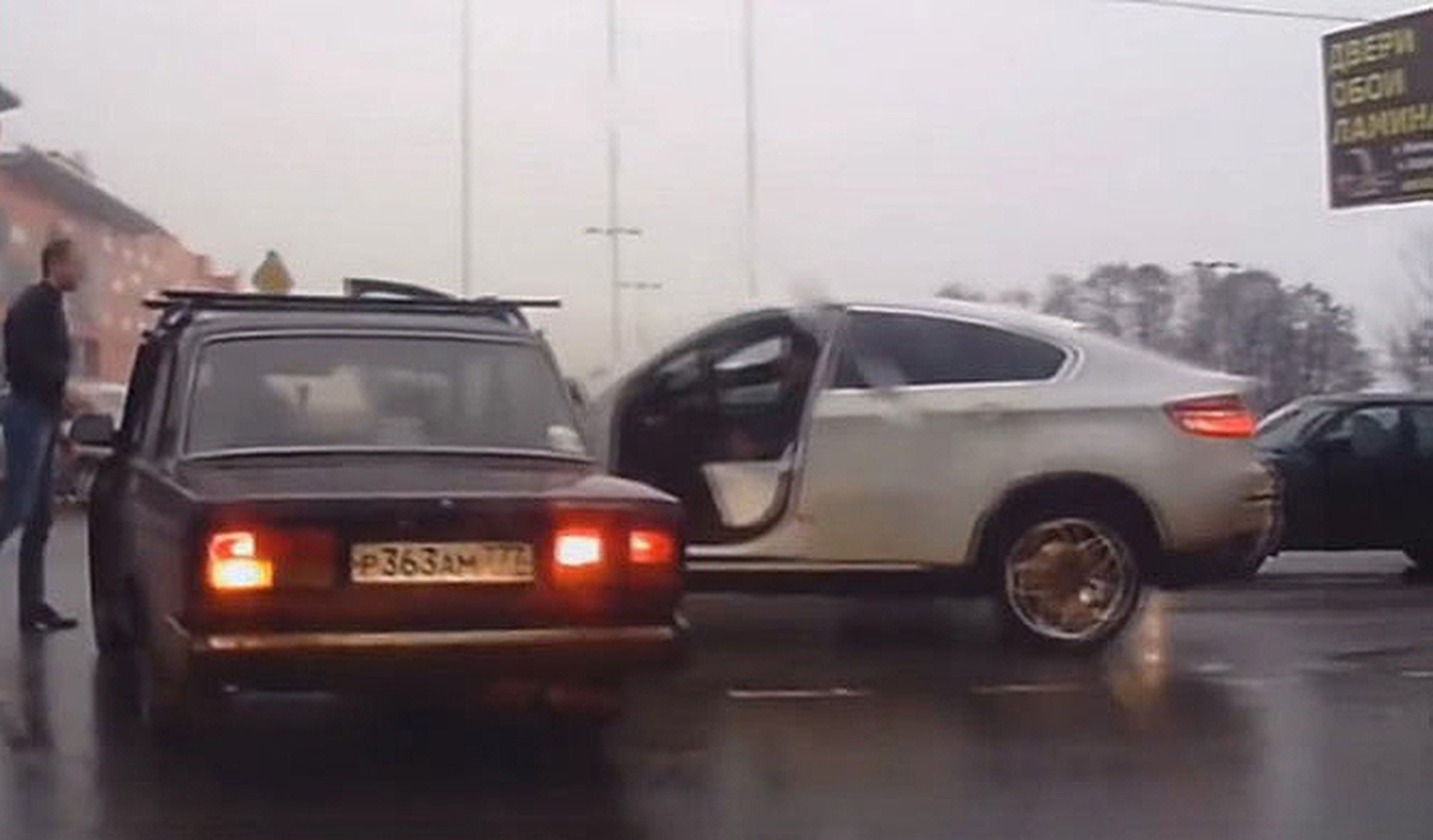 Vídeo: conductor de BMW X6 en Rusia = accidente seguro