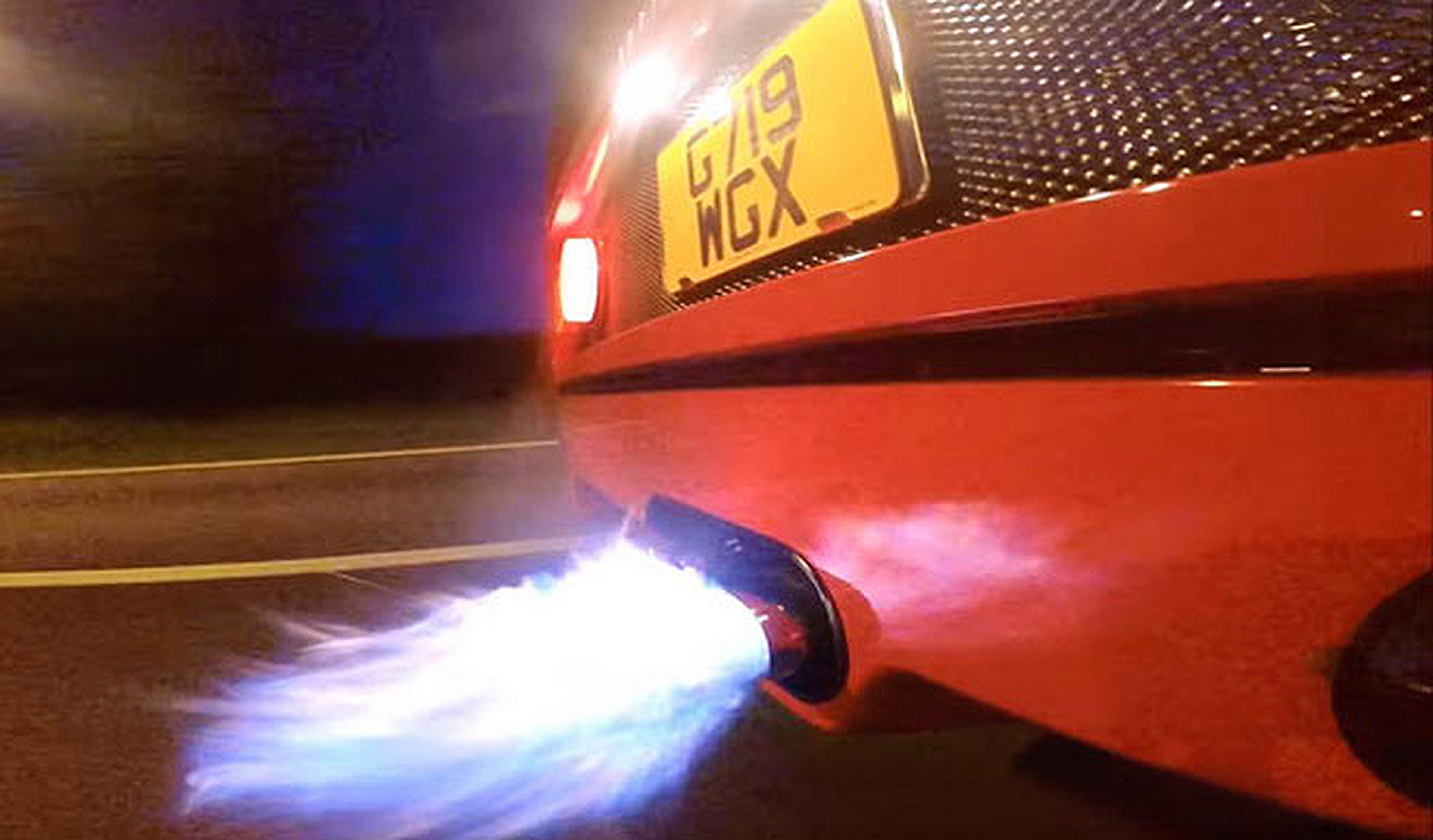 Vídeo: un lanzallamas como tubo de escape en un Ferrari F40