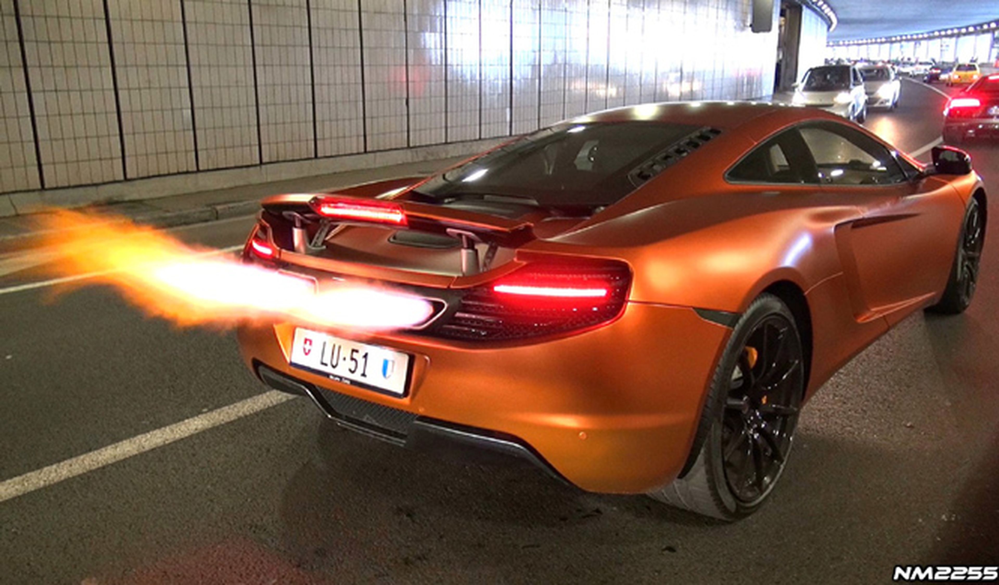 Vídeo: dos McLaren con lanzallamas en lugar de escapes