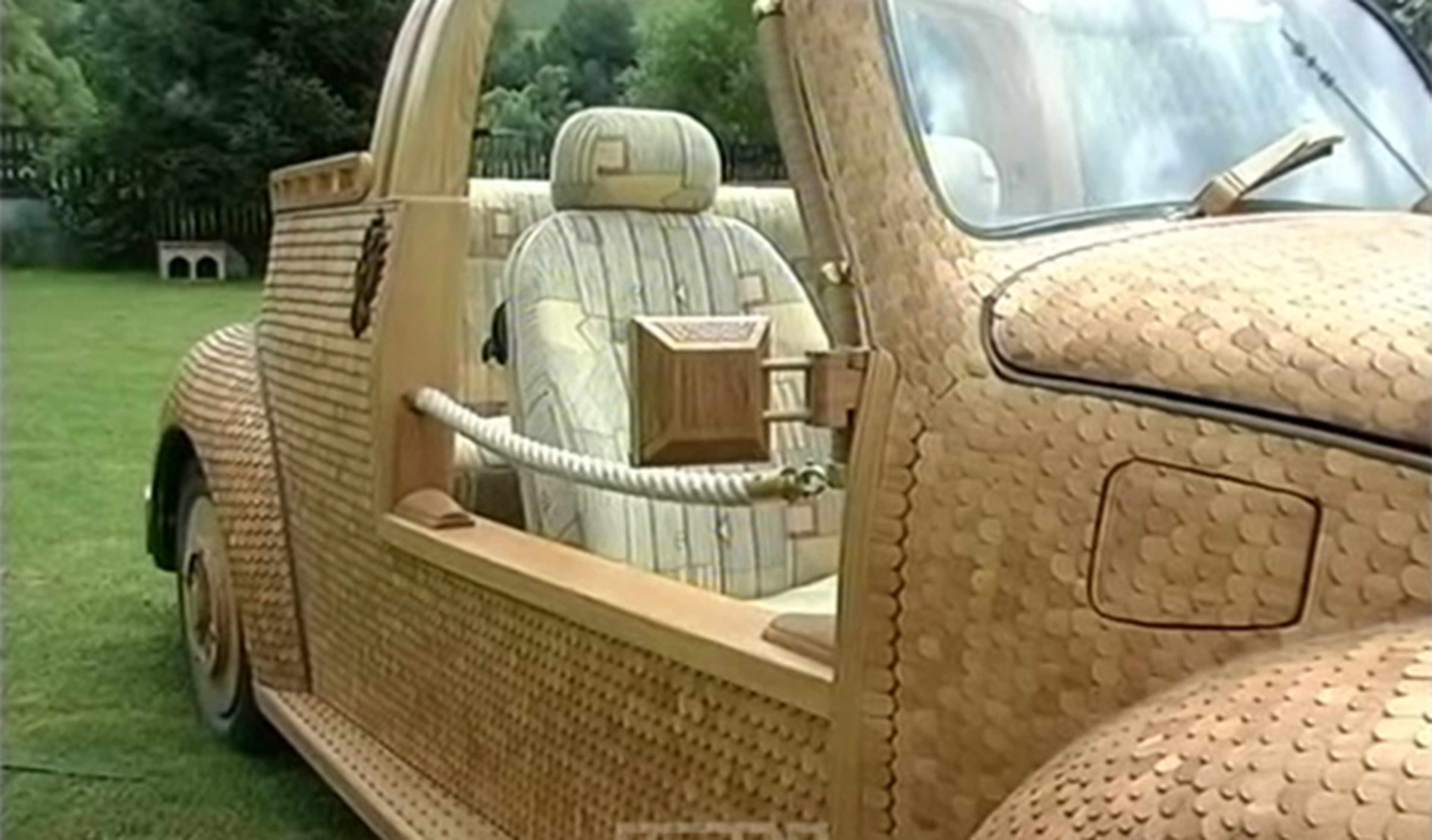 50.000 piezas de madera para cubrir un VW Beetle