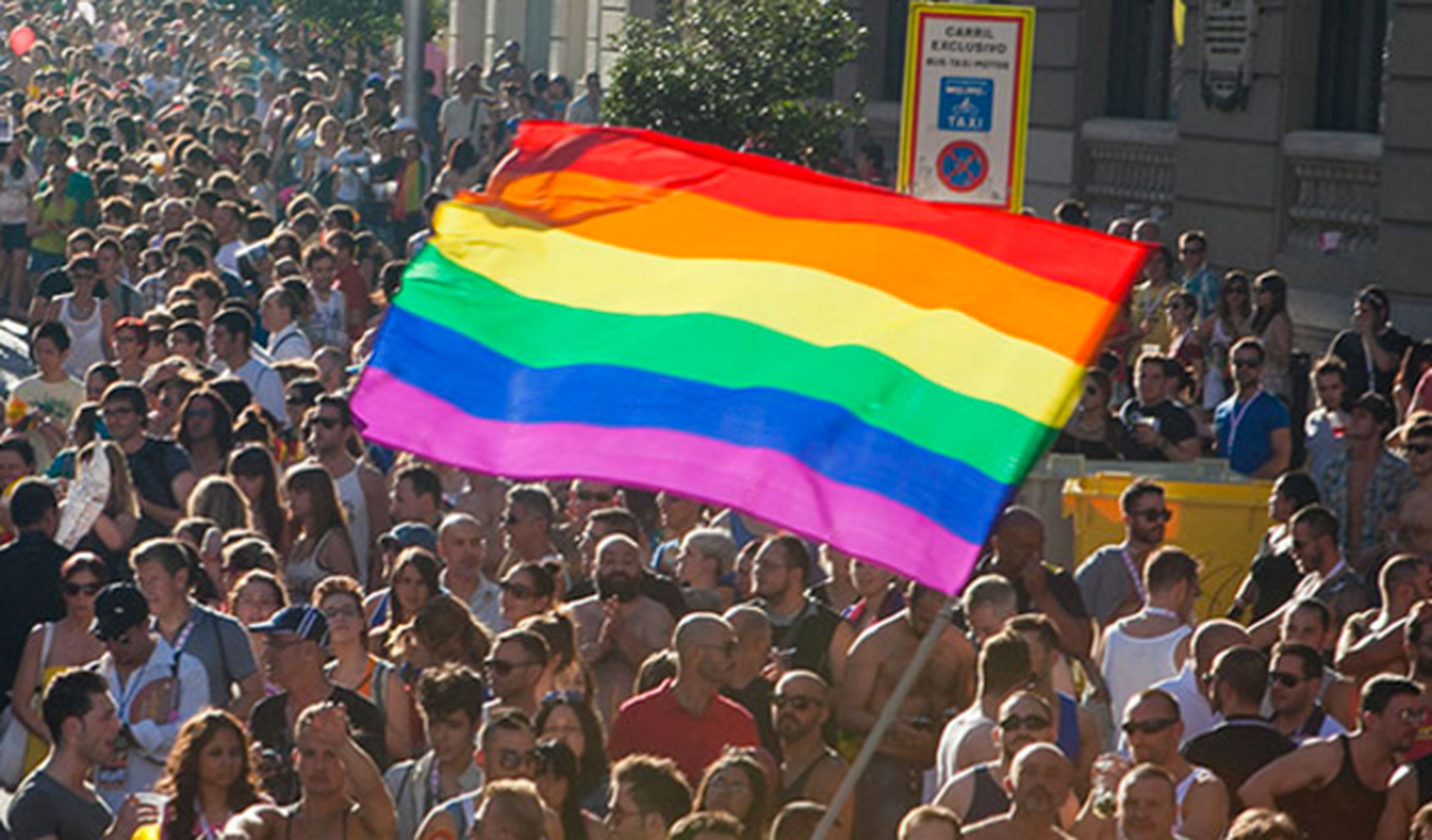 Polémica por pintar pasos de cebra 'gays'