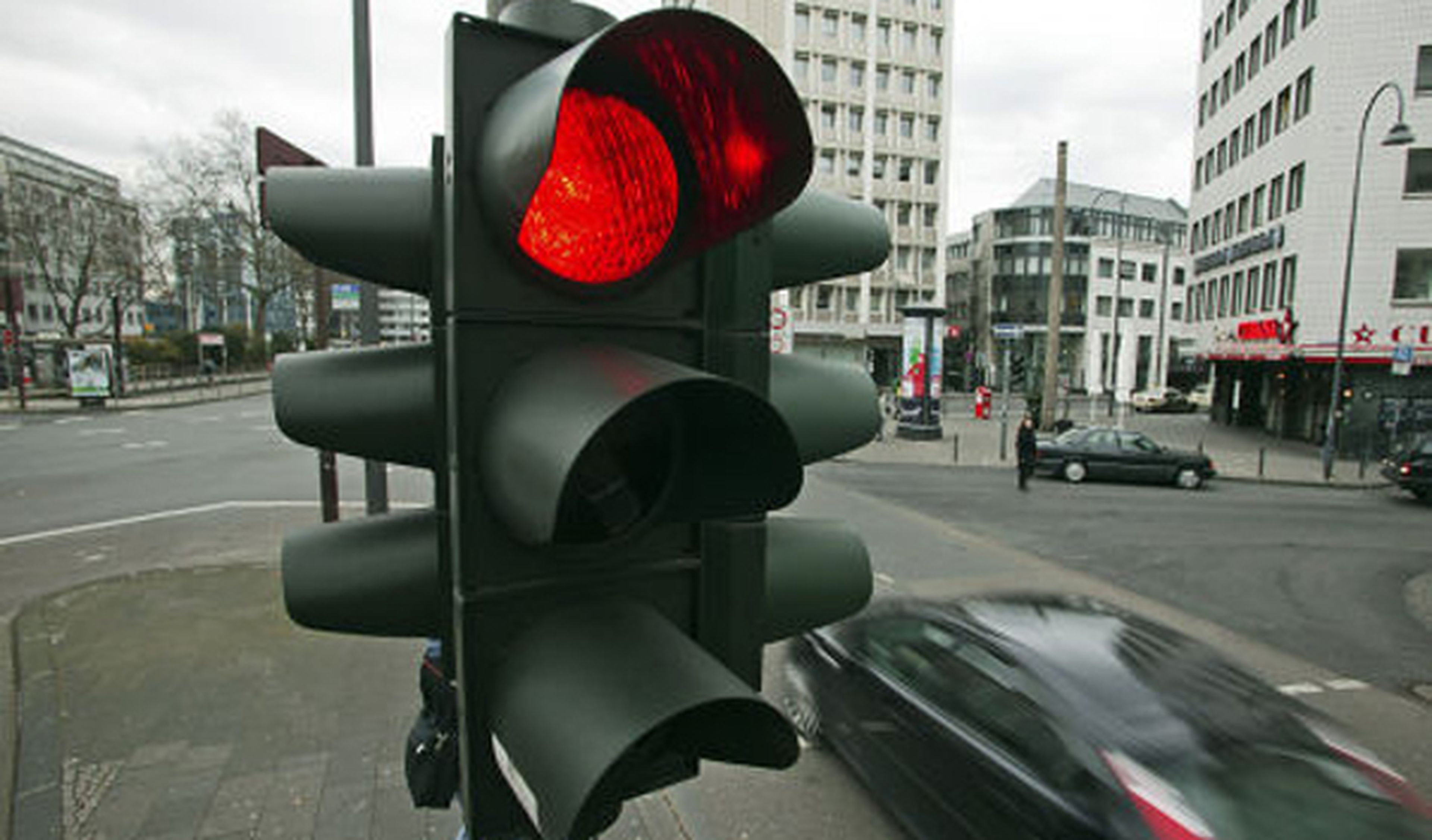 Así funcionan los semáforos inteligentes que evitan atascos