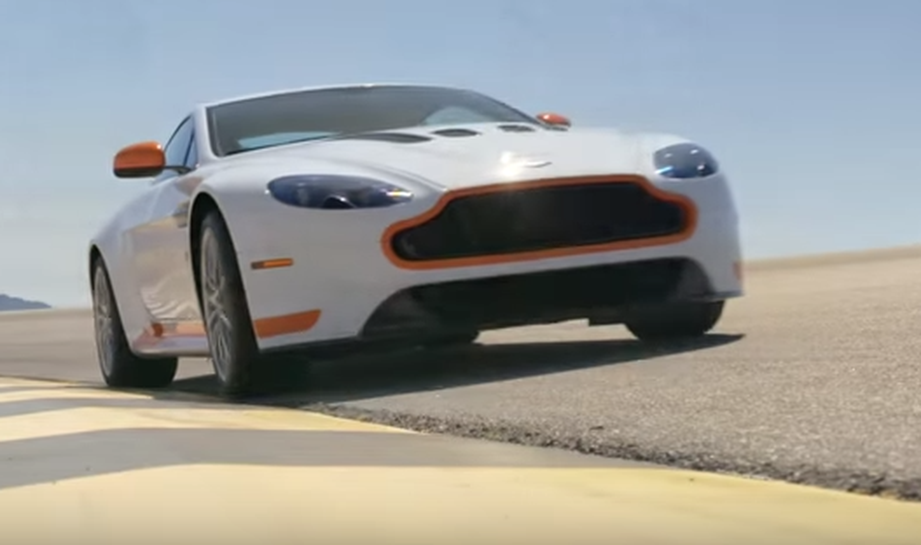 Vídeo: así se mueve el Aston Martin V12 Vantage S
