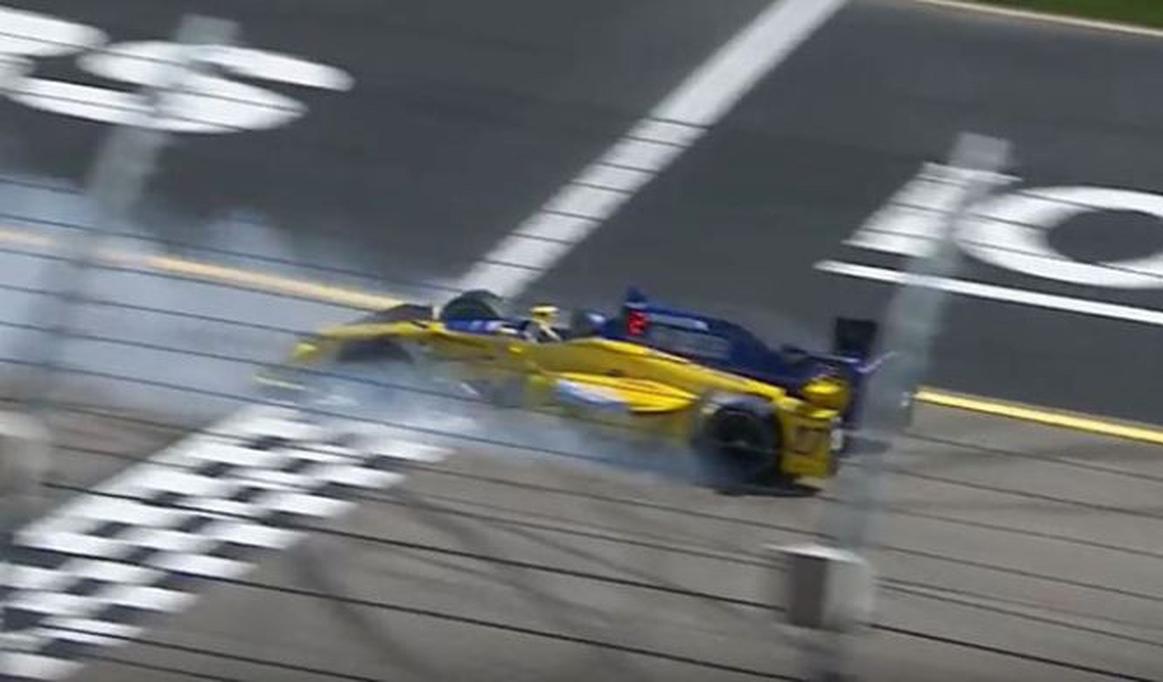 Vídeo: gloriosa entrada en meta de Marco Andretti