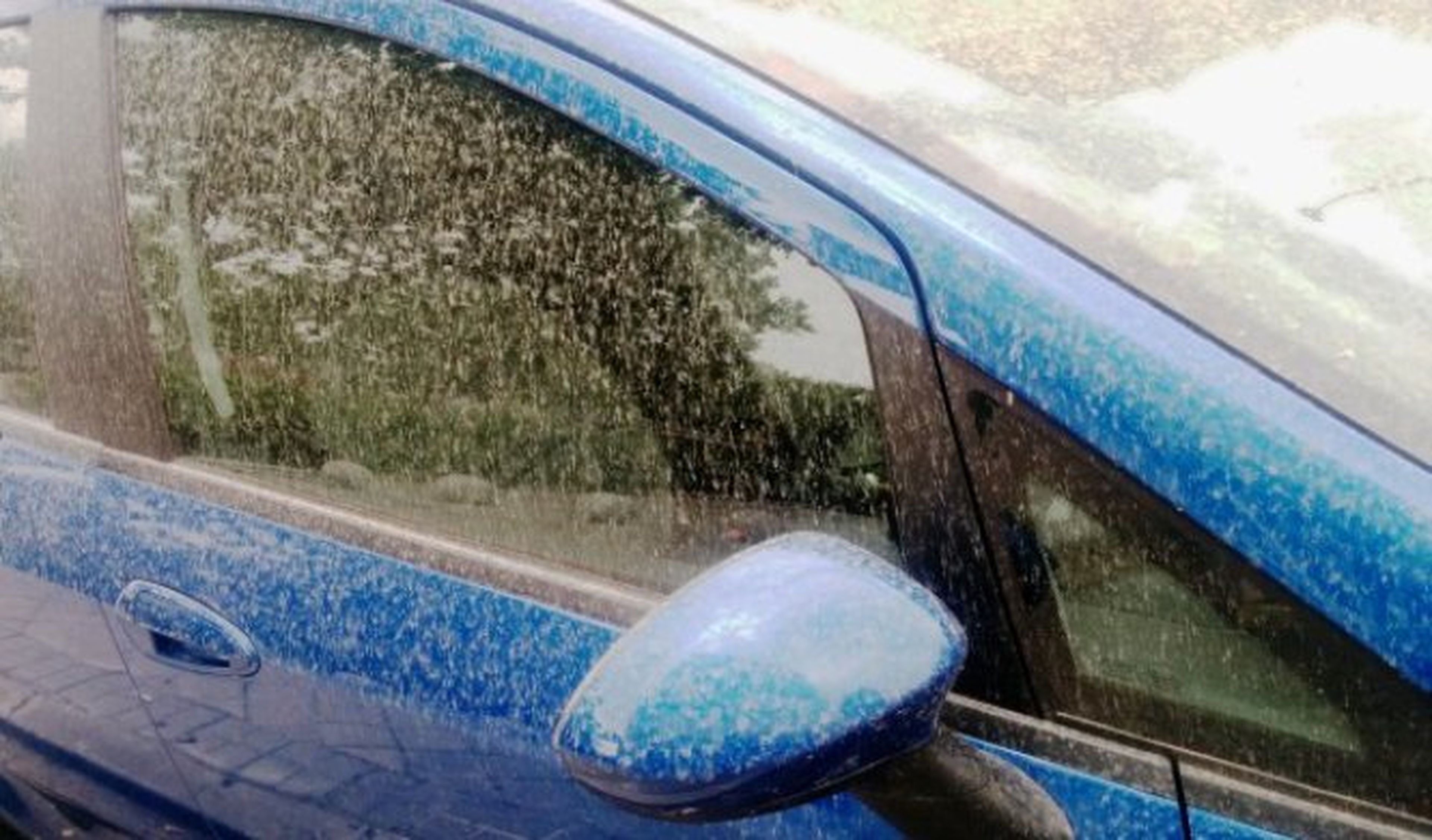 ¿Por qué tu coche se ha llenado de barro estos días?