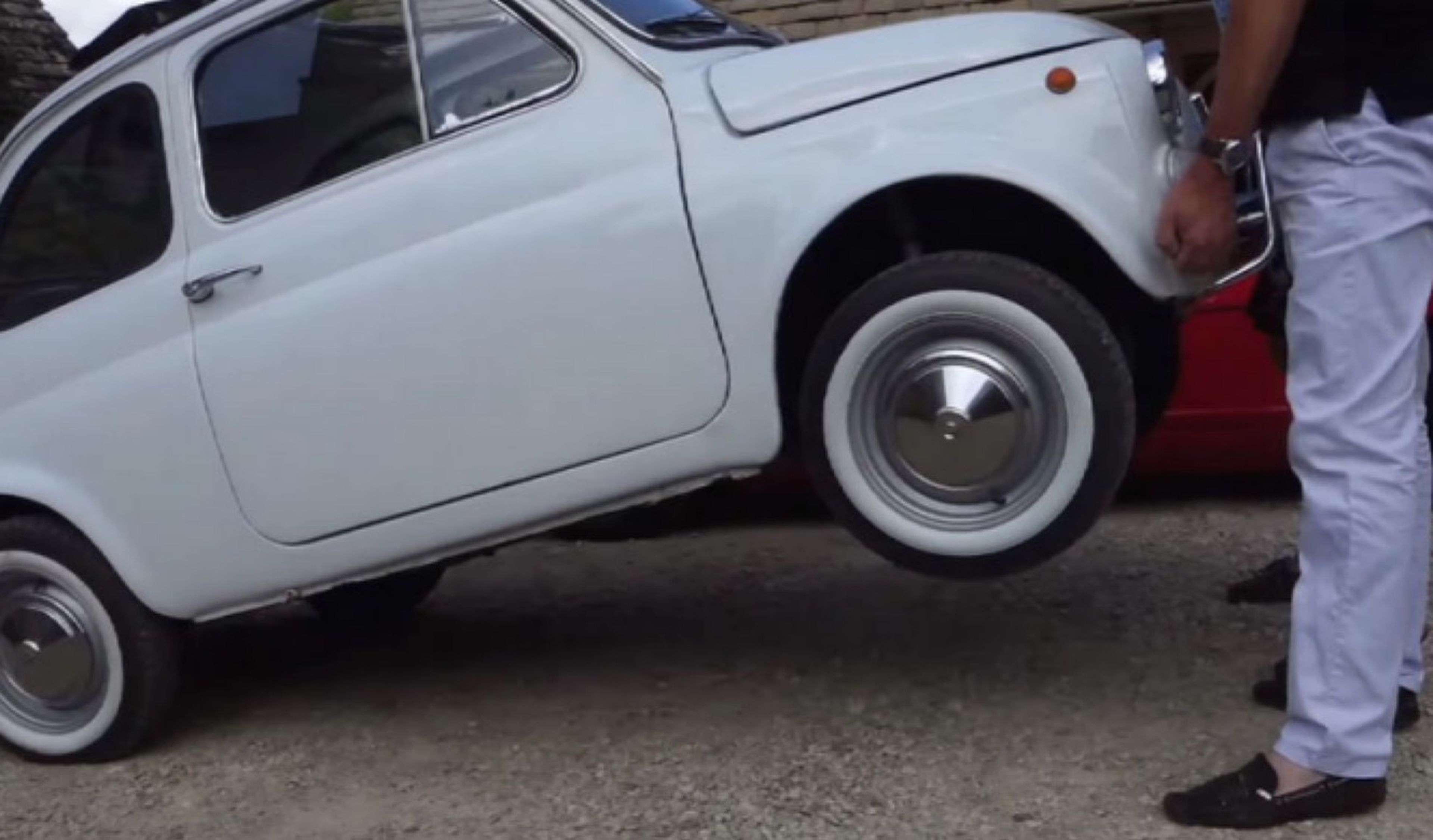 Vídeo: la aventura de vivir con un Fiat 500 clásico