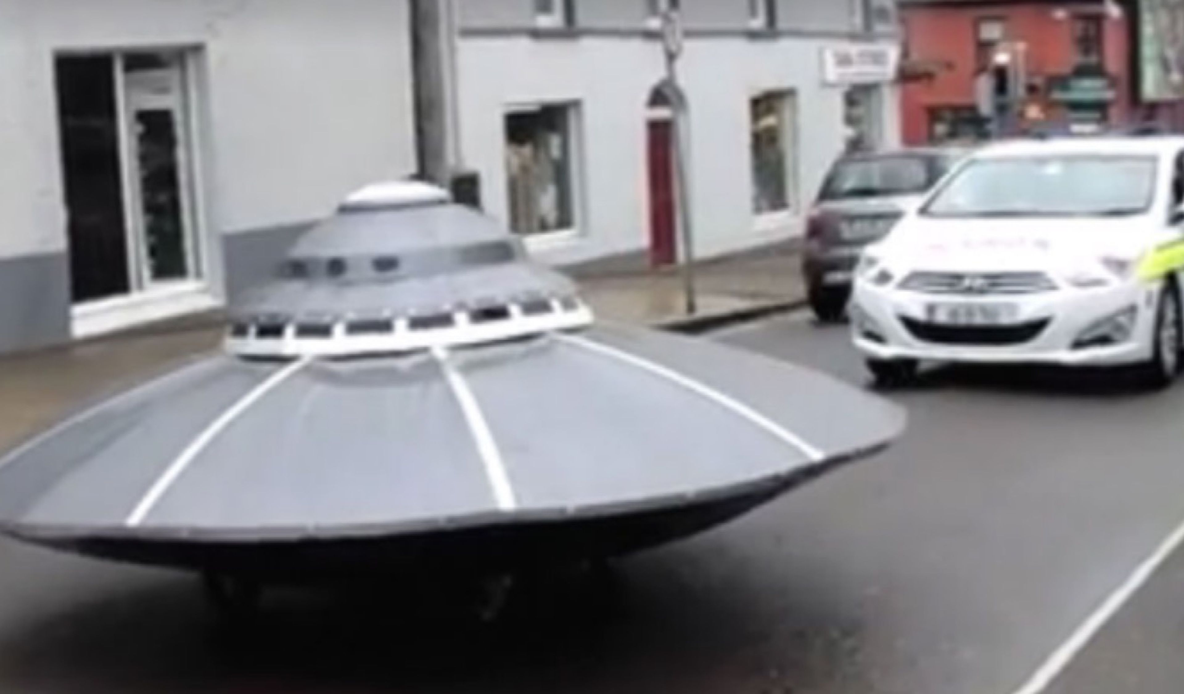 Vídeo: los platillos volantes invaden Irlanda